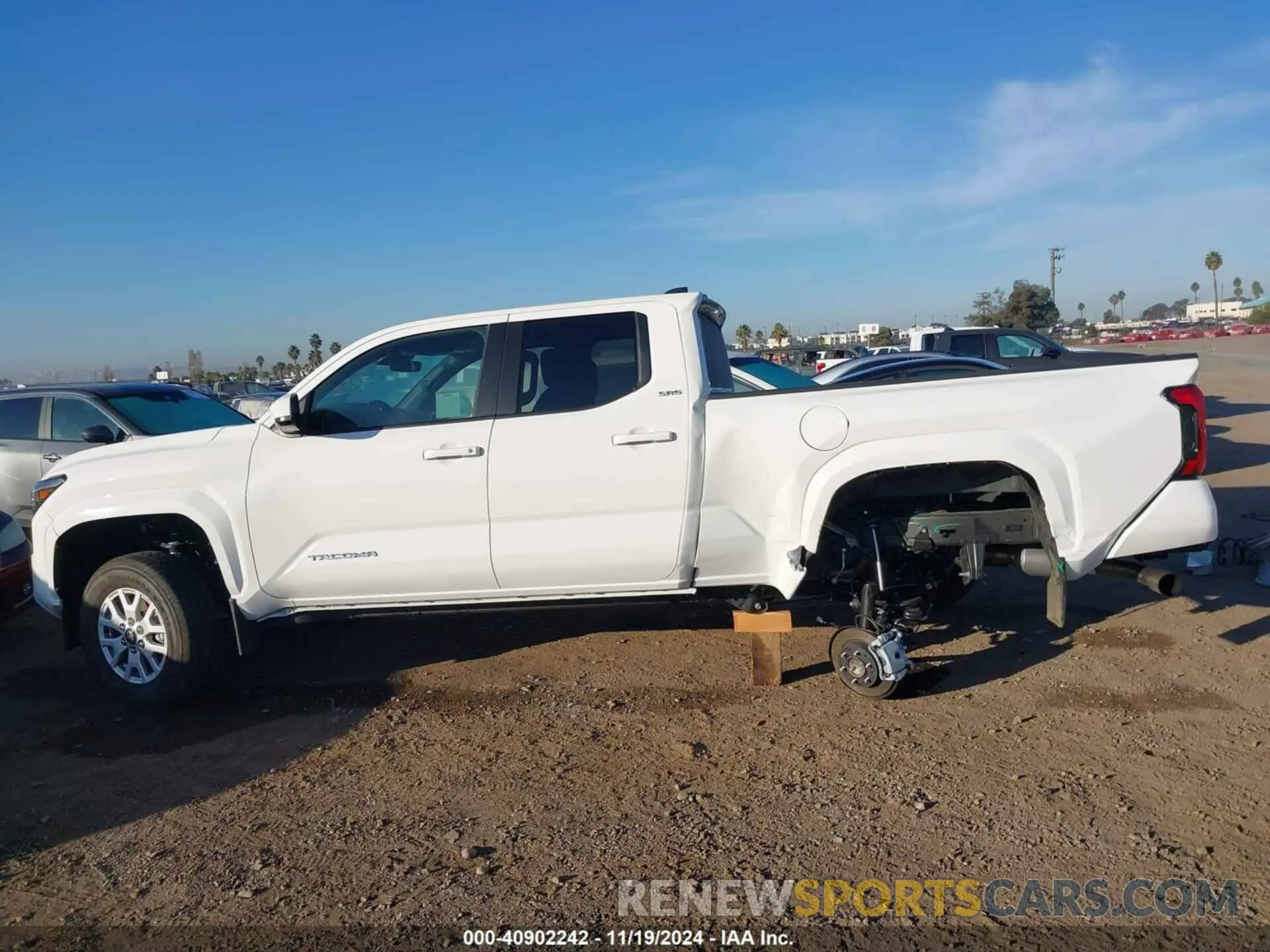 15 Photograph of a damaged car 3TMLB5JN9RM042403 TOYOTA TACOMA 2024