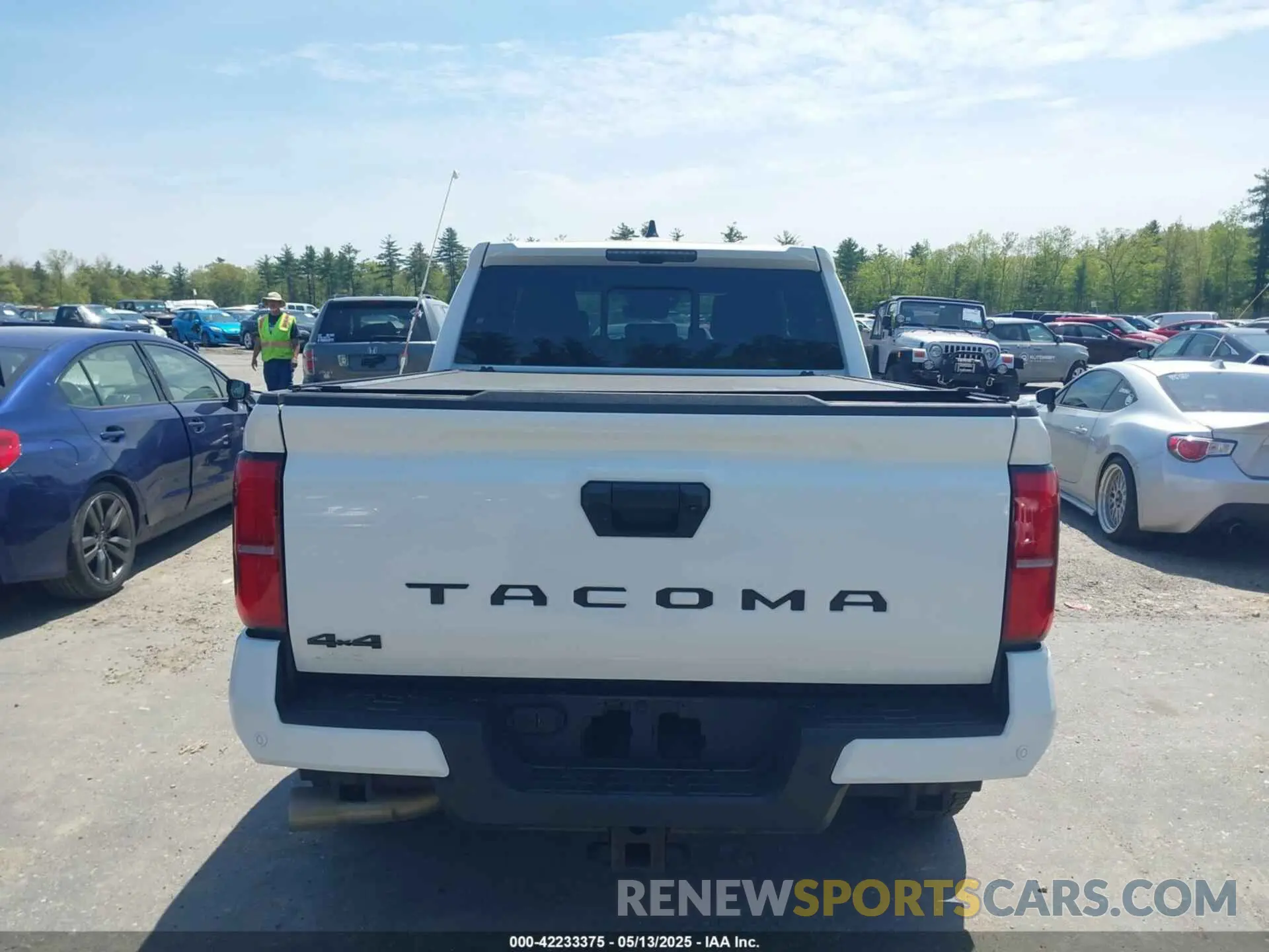 16 Photograph of a damaged car 3TMLB5JNXRM049800 TOYOTA TACOMA 2024