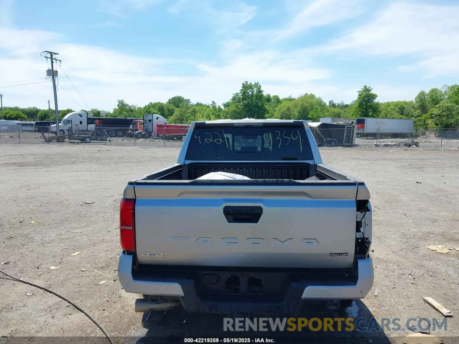 17 Photograph of a damaged car 3TMLB5JNXRM050011 TOYOTA TACOMA 2024
