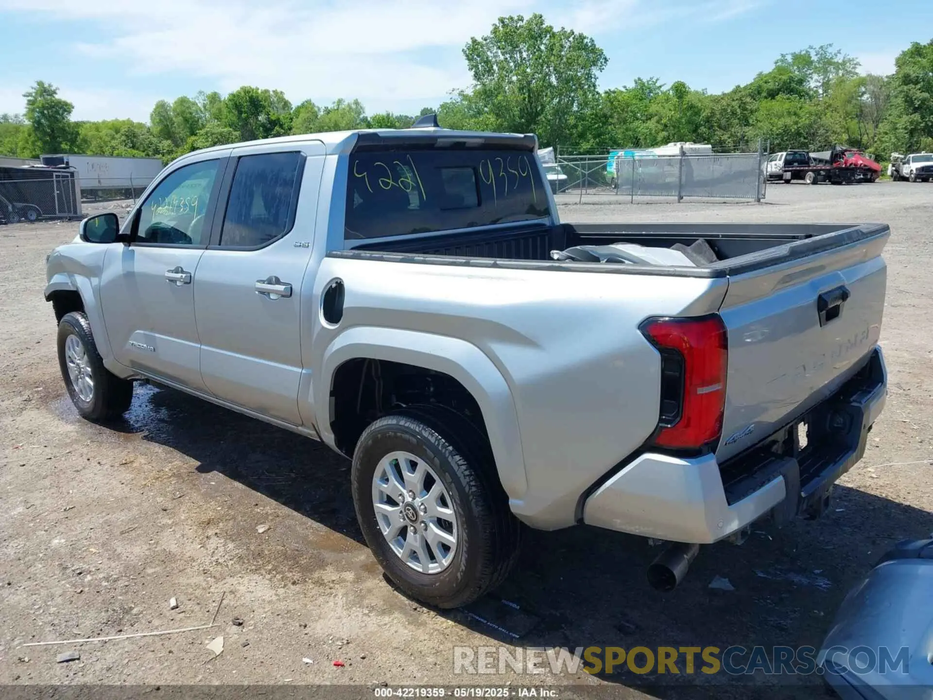 3 Photograph of a damaged car 3TMLB5JNXRM050011 TOYOTA TACOMA 2024