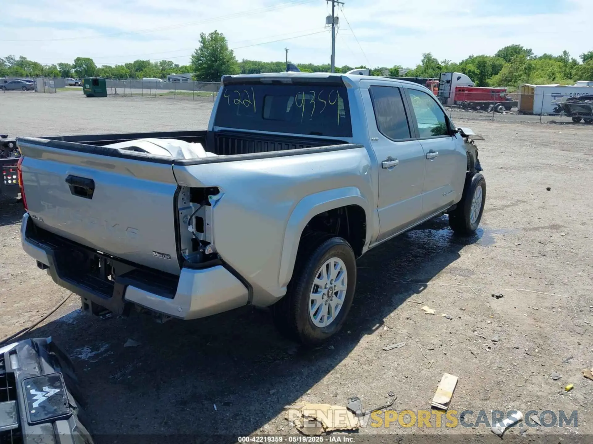 4 Photograph of a damaged car 3TMLB5JNXRM050011 TOYOTA TACOMA 2024