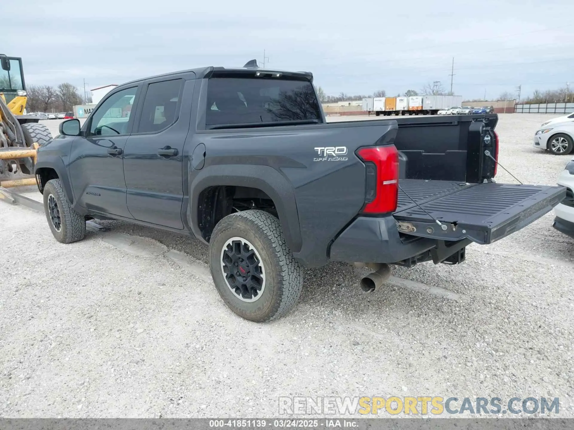 3 Фотография поврежденного автомобиля 3TYLB5JN3RT012981 TOYOTA TACOMA 2024