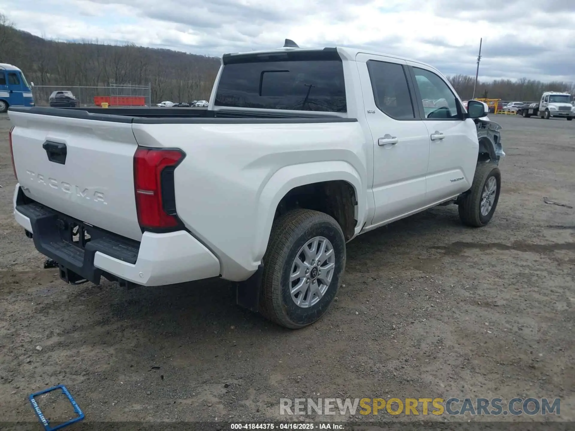 4 Photograph of a damaged car 3TYLB5JN6RT038815 TOYOTA TACOMA 2024