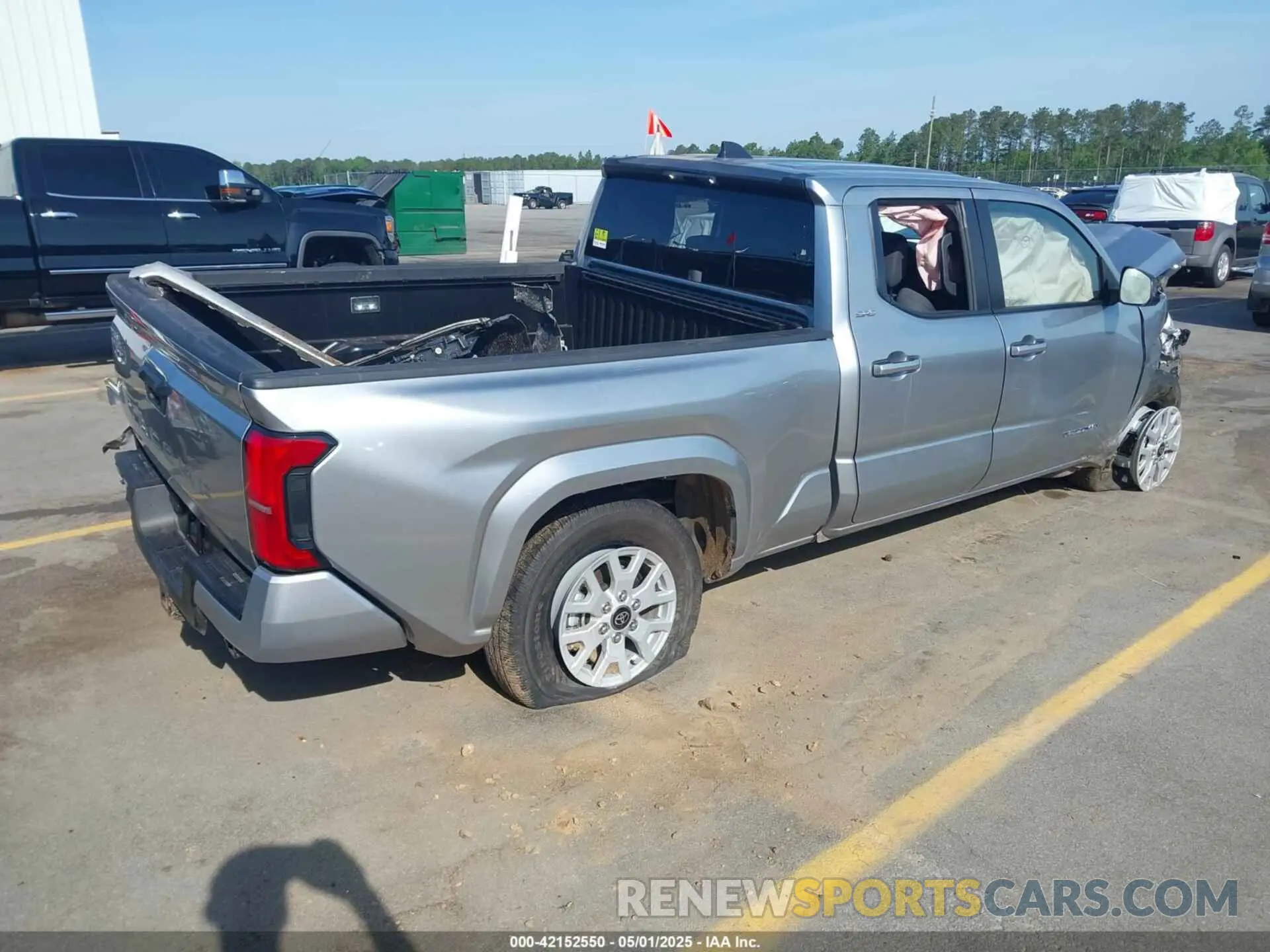 4 Photograph of a damaged car 3TMKB5FN4SM030038 TOYOTA TACOMA 2025