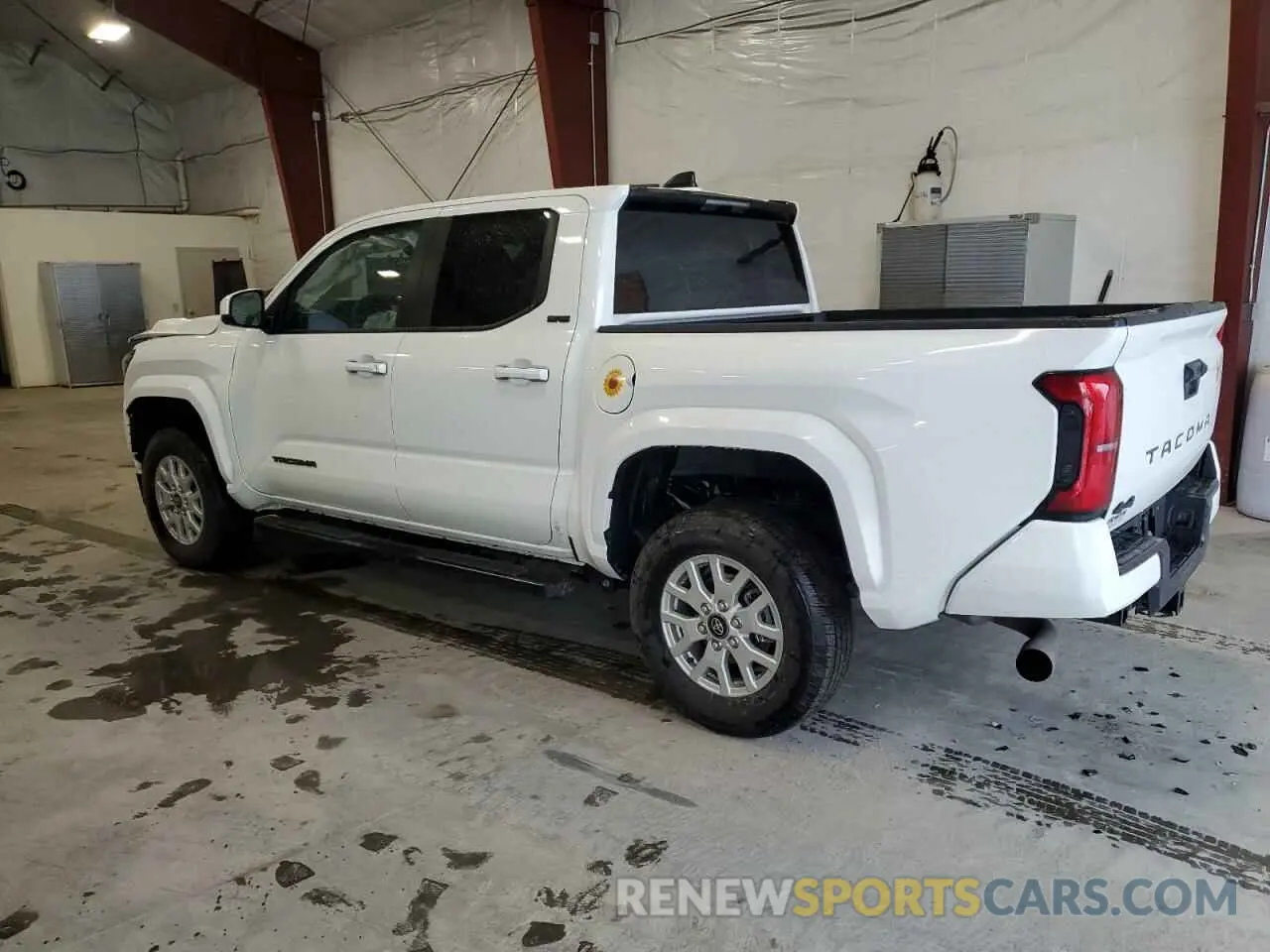 2 Photograph of a damaged car 3TMLB5JNXSM092569 TOYOTA TACOMA 2025