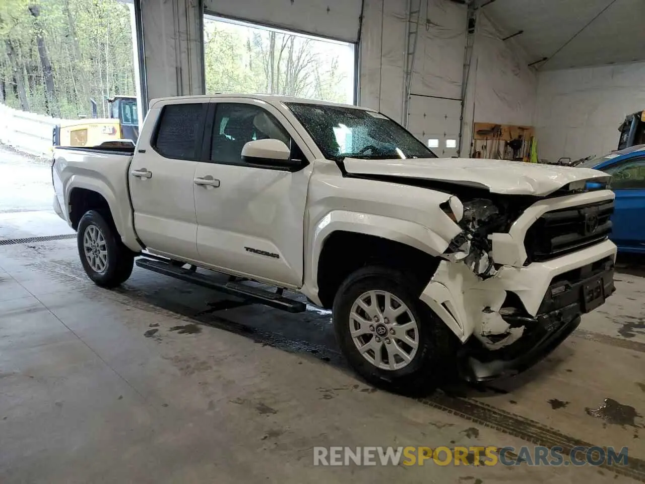 4 Photograph of a damaged car 3TMLB5JNXSM092569 TOYOTA TACOMA 2025