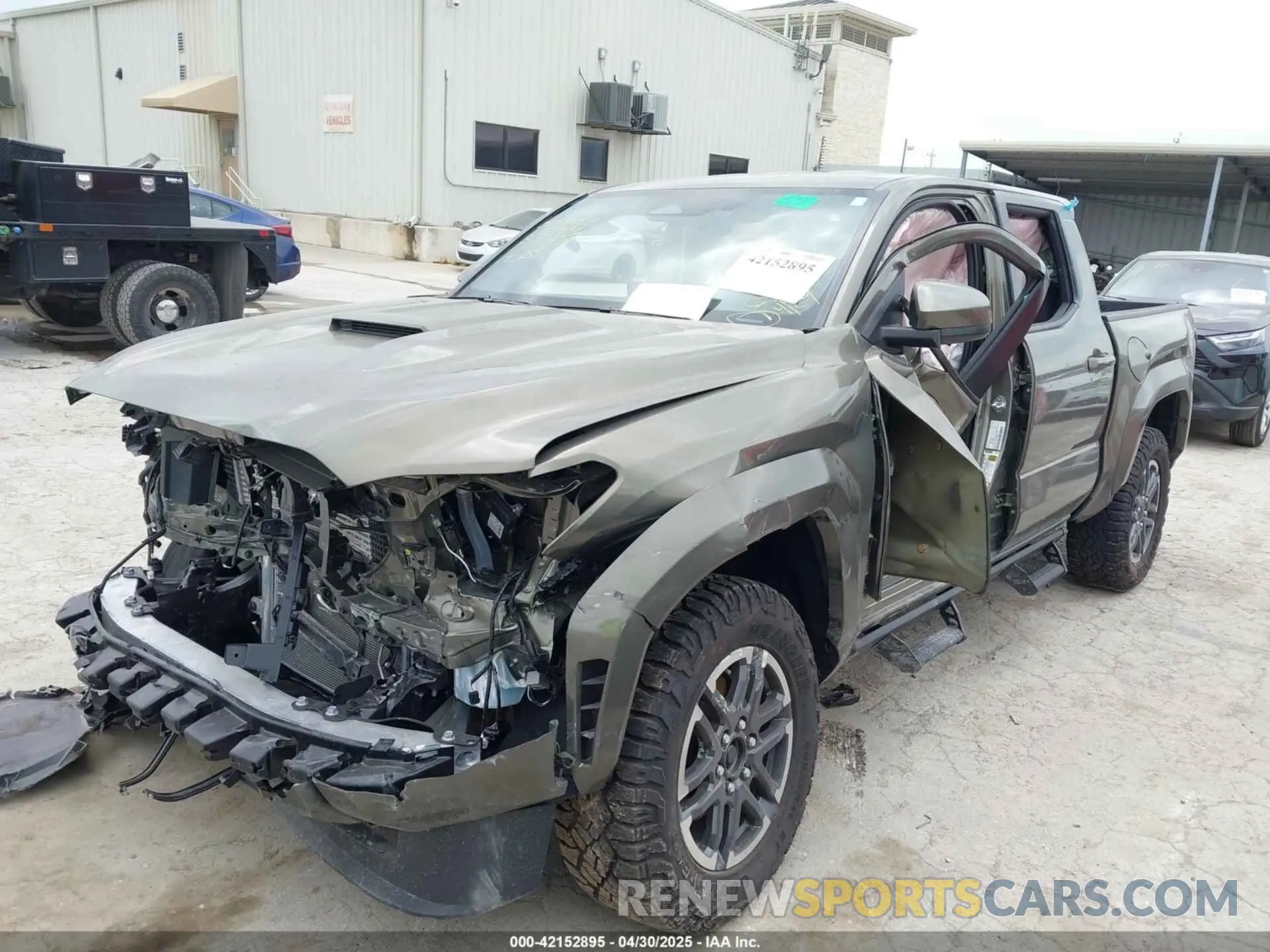 2 Photograph of a damaged car 3TMLB5JNXSM107636 TOYOTA TACOMA 2025