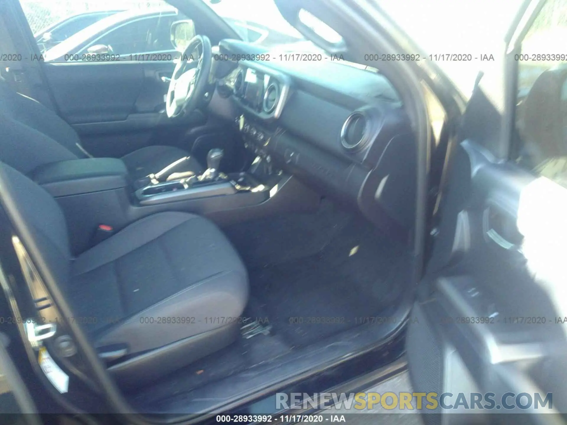 5 Photograph of a damaged car 3TMAZ5CN0KM092547 TOYOTA TACOMA 2WD 2019