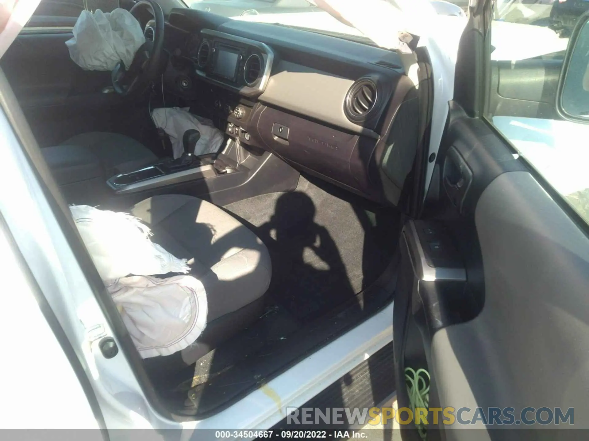 5 Photograph of a damaged car 3TMAZ5CN2KM085213 TOYOTA TACOMA 2WD 2019
