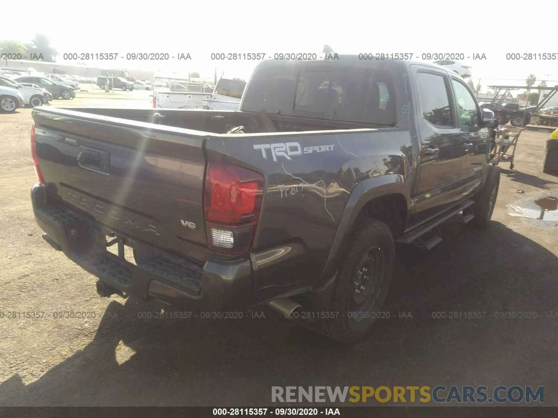 4 Photograph of a damaged car 3TMAZ5CN2KM093425 TOYOTA TACOMA 2WD 2019