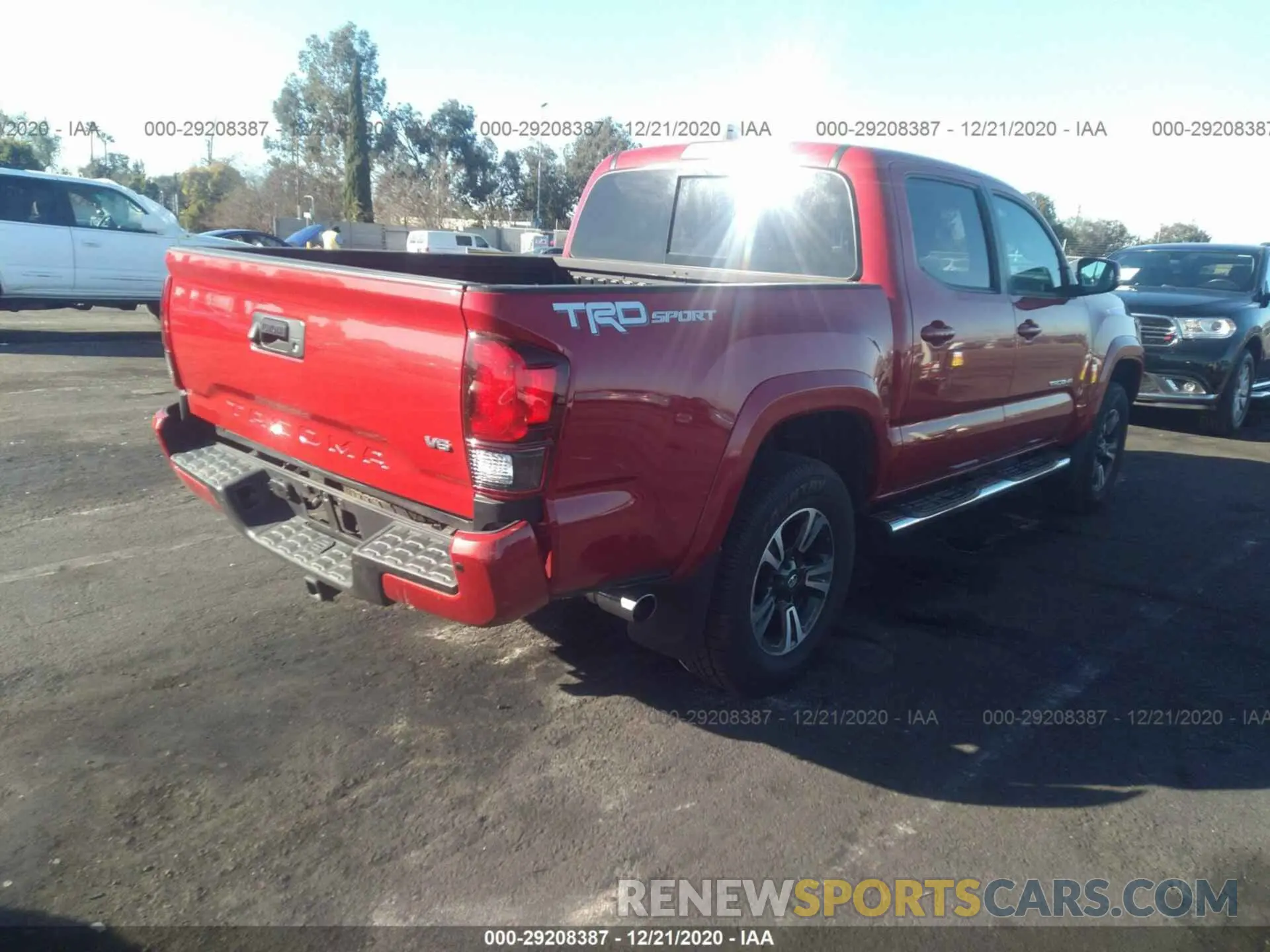 4 Photograph of a damaged car 3TMAZ5CNXKM097139 TOYOTA TACOMA 2WD 2019
