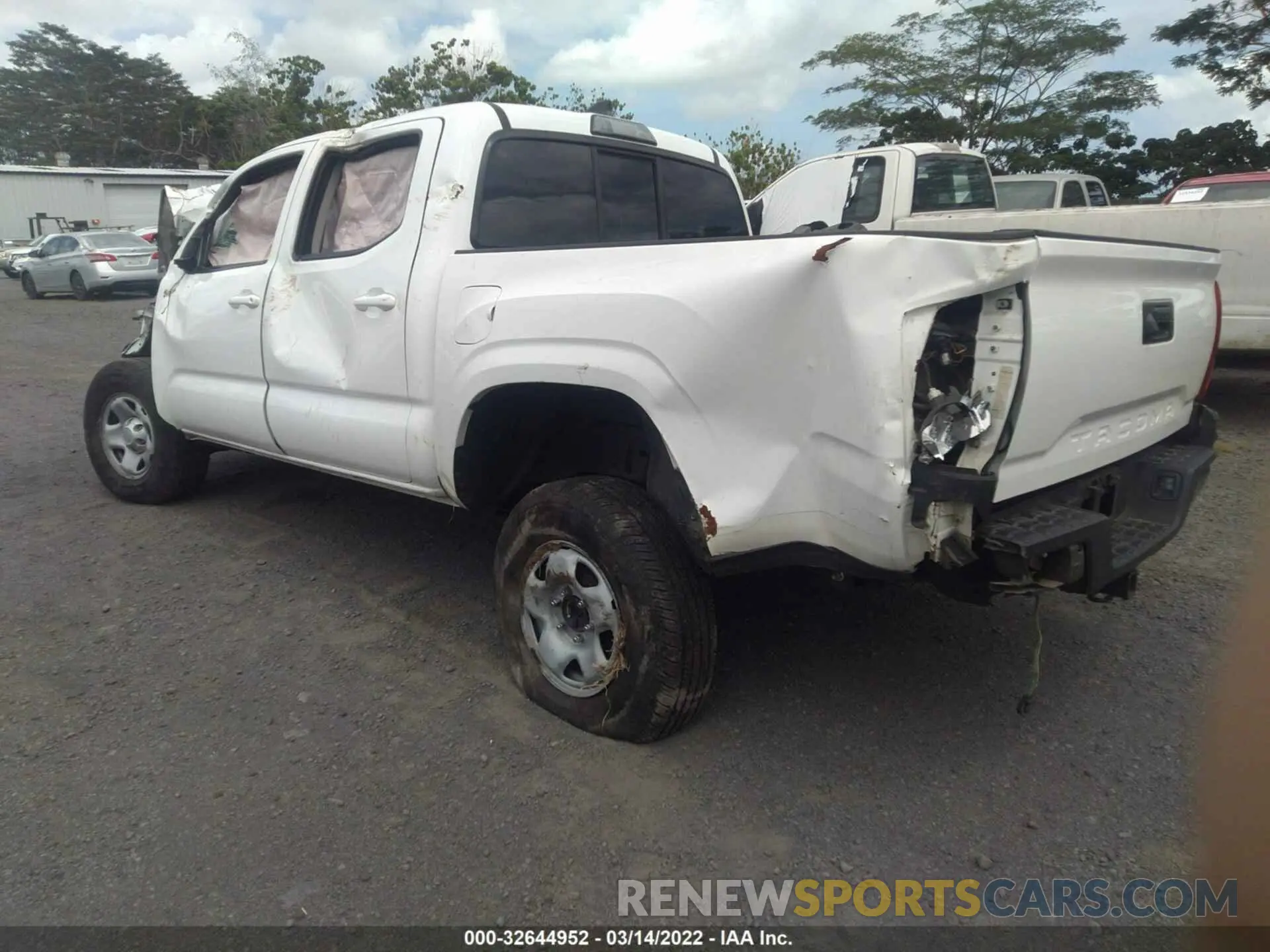3 Фотография поврежденного автомобиля 5TFAX5GN3KX155585 TOYOTA TACOMA 2WD 2019