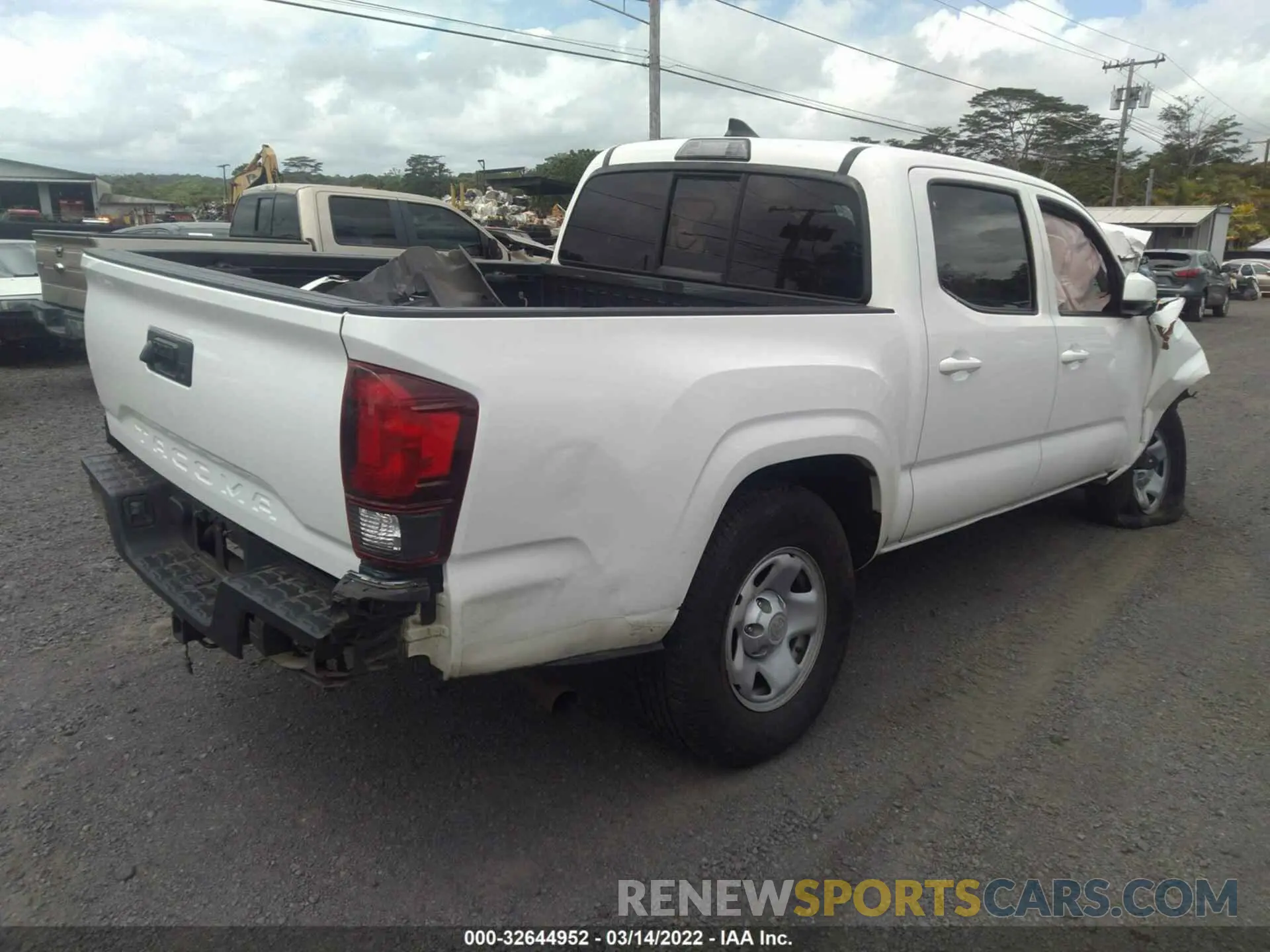 4 Фотография поврежденного автомобиля 5TFAX5GN3KX155585 TOYOTA TACOMA 2WD 2019