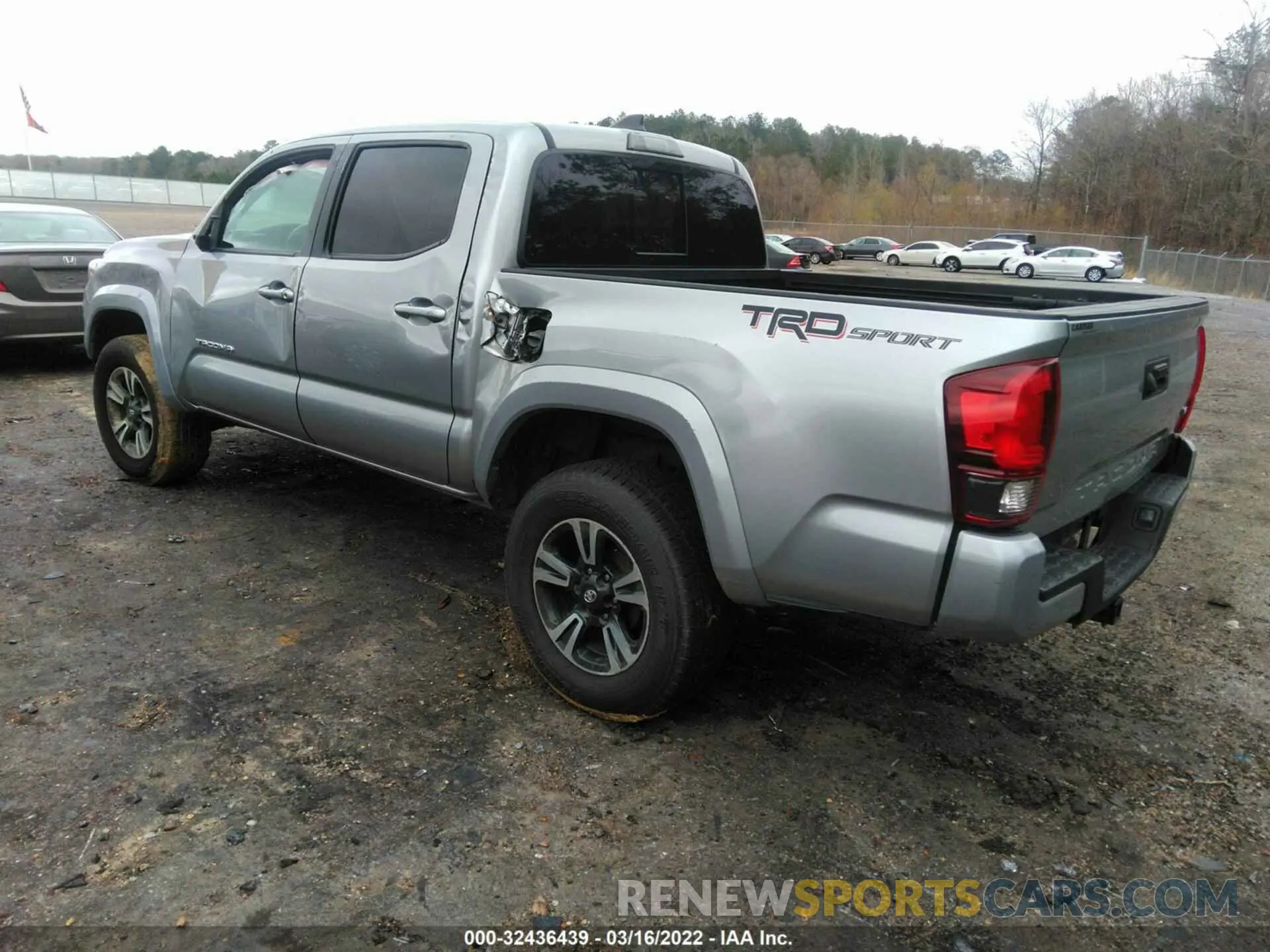 3 Photograph of a damaged car 5TFAZ5CN4KX073199 TOYOTA TACOMA 2WD 2019