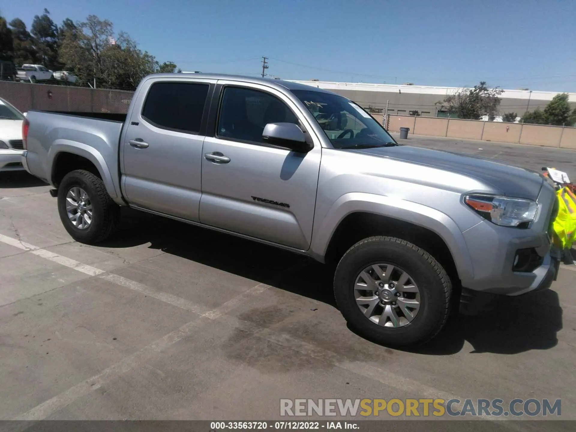 1 Photograph of a damaged car 5TFAZ5CNXKX084238 TOYOTA TACOMA 2WD 2019
