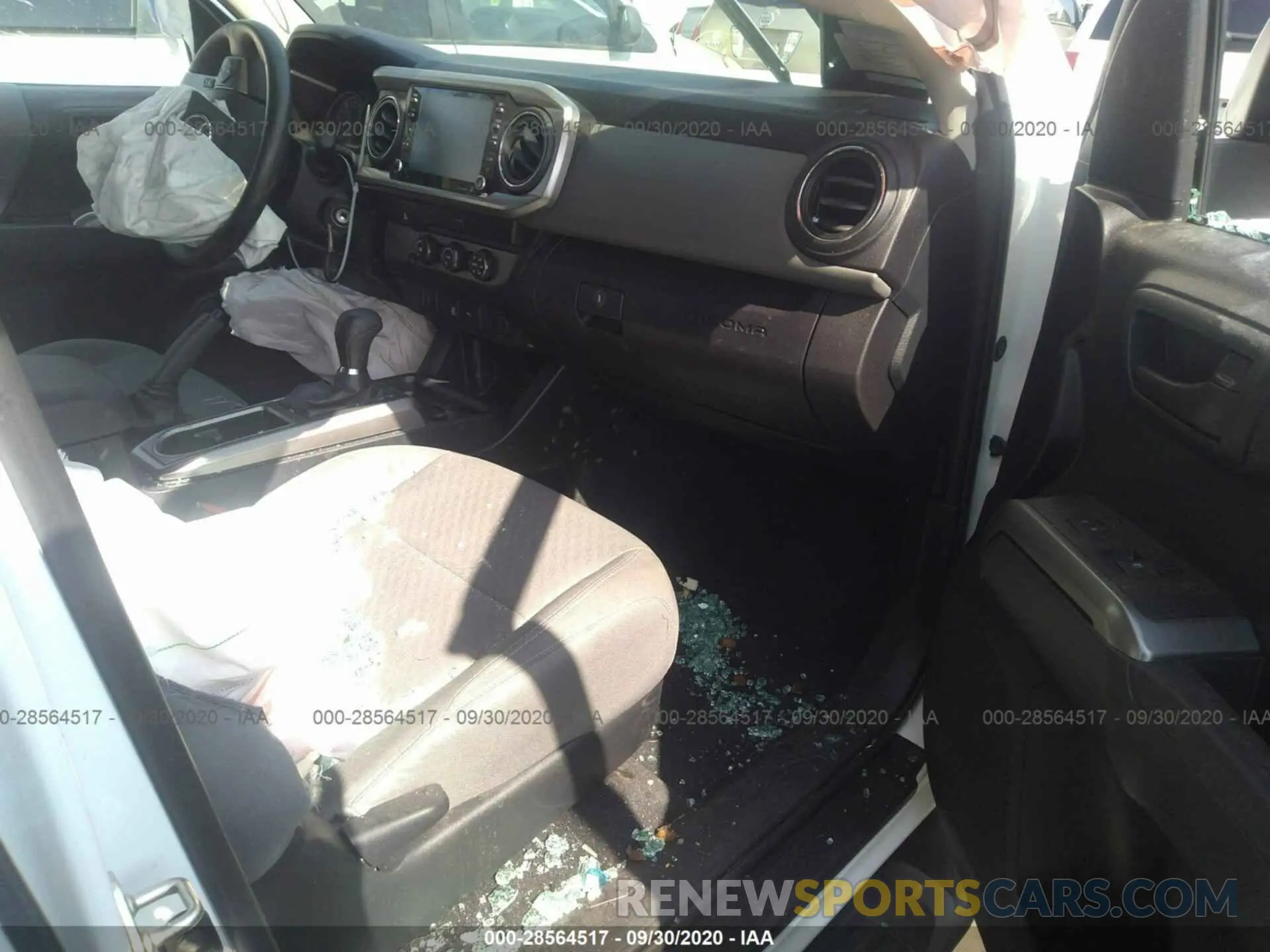 5 Photograph of a damaged car 3TMAZ5CN5LM120439 TOYOTA TACOMA 2WD 2020