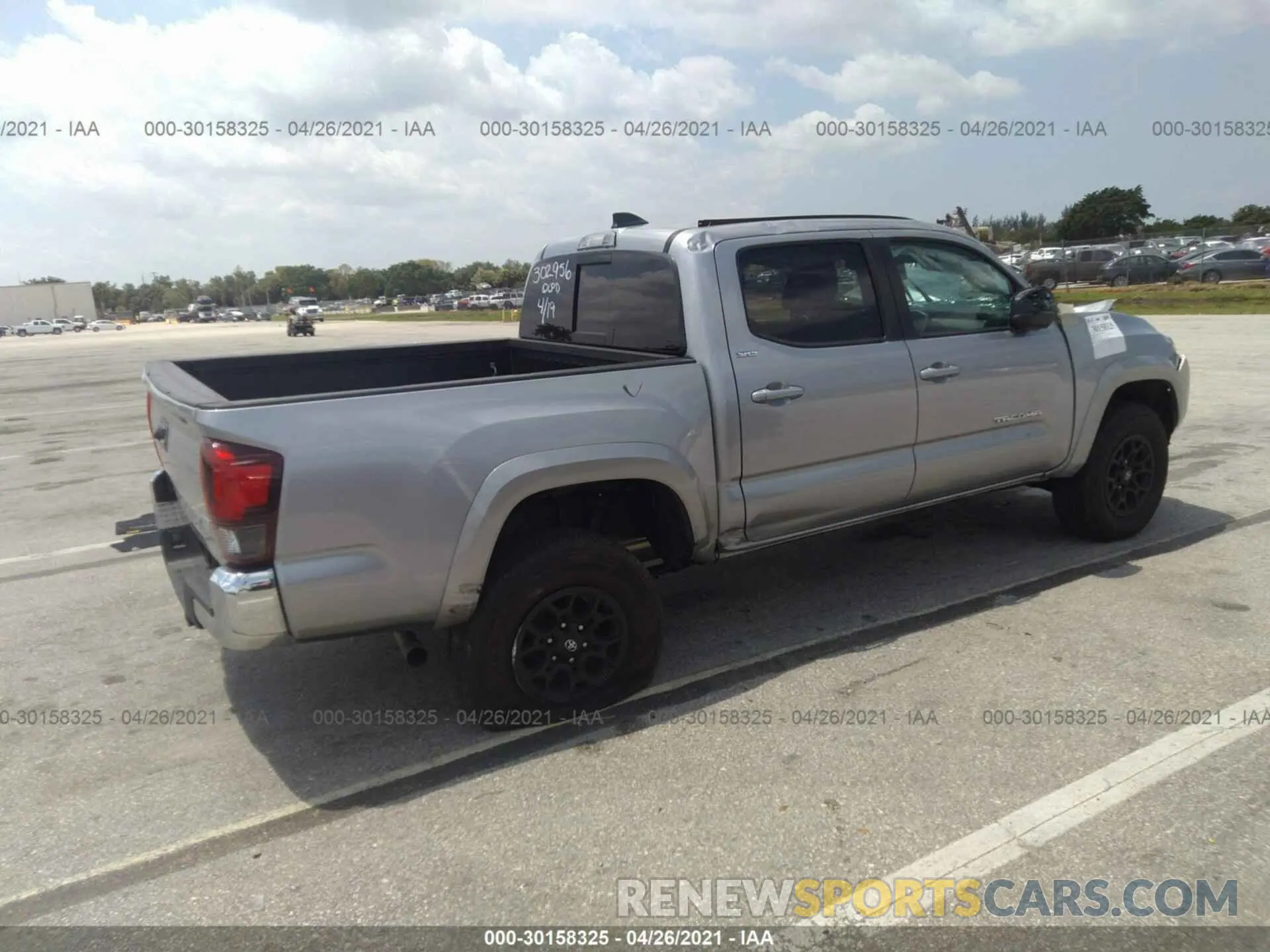 4 Photograph of a damaged car 3TMAZ5CN8LM128549 TOYOTA TACOMA 2WD 2020