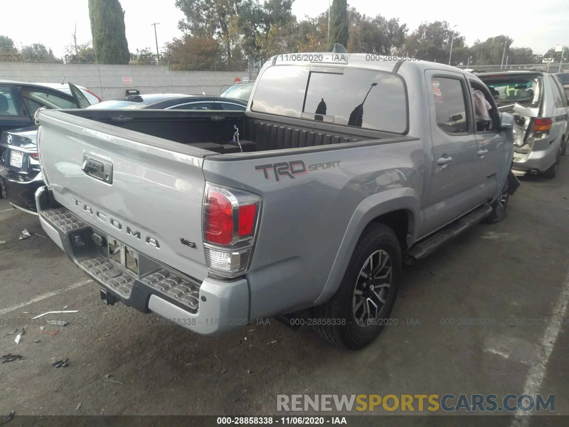 4 Photograph of a damaged car 3TMAZ5CN9LM134957 TOYOTA TACOMA 2WD 2020