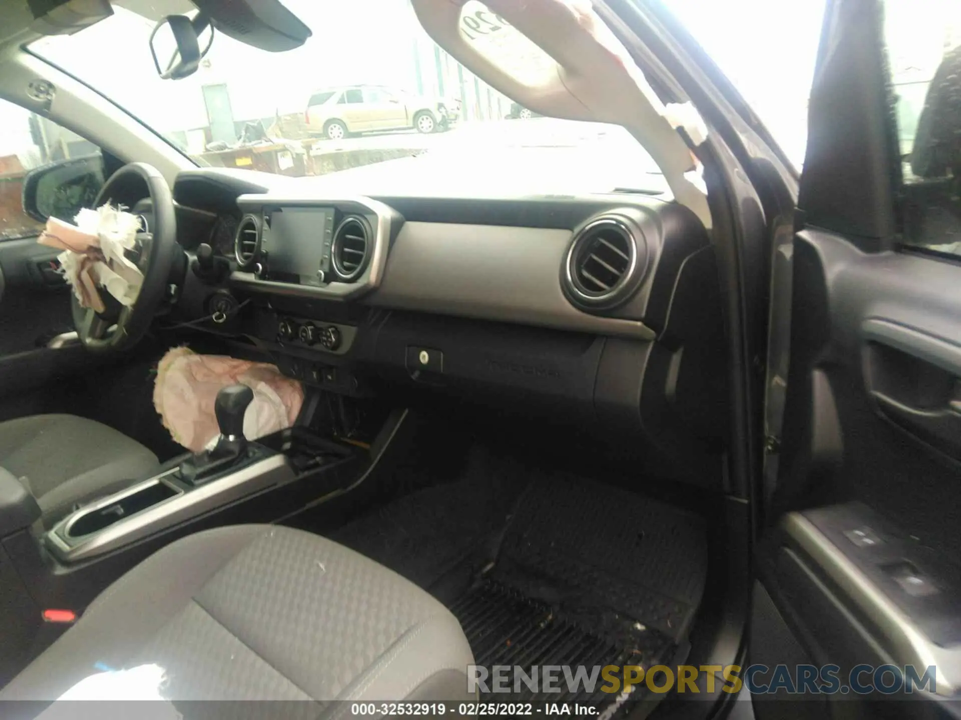5 Photograph of a damaged car 3TYAZ5CN1LT001677 TOYOTA TACOMA 2WD 2020