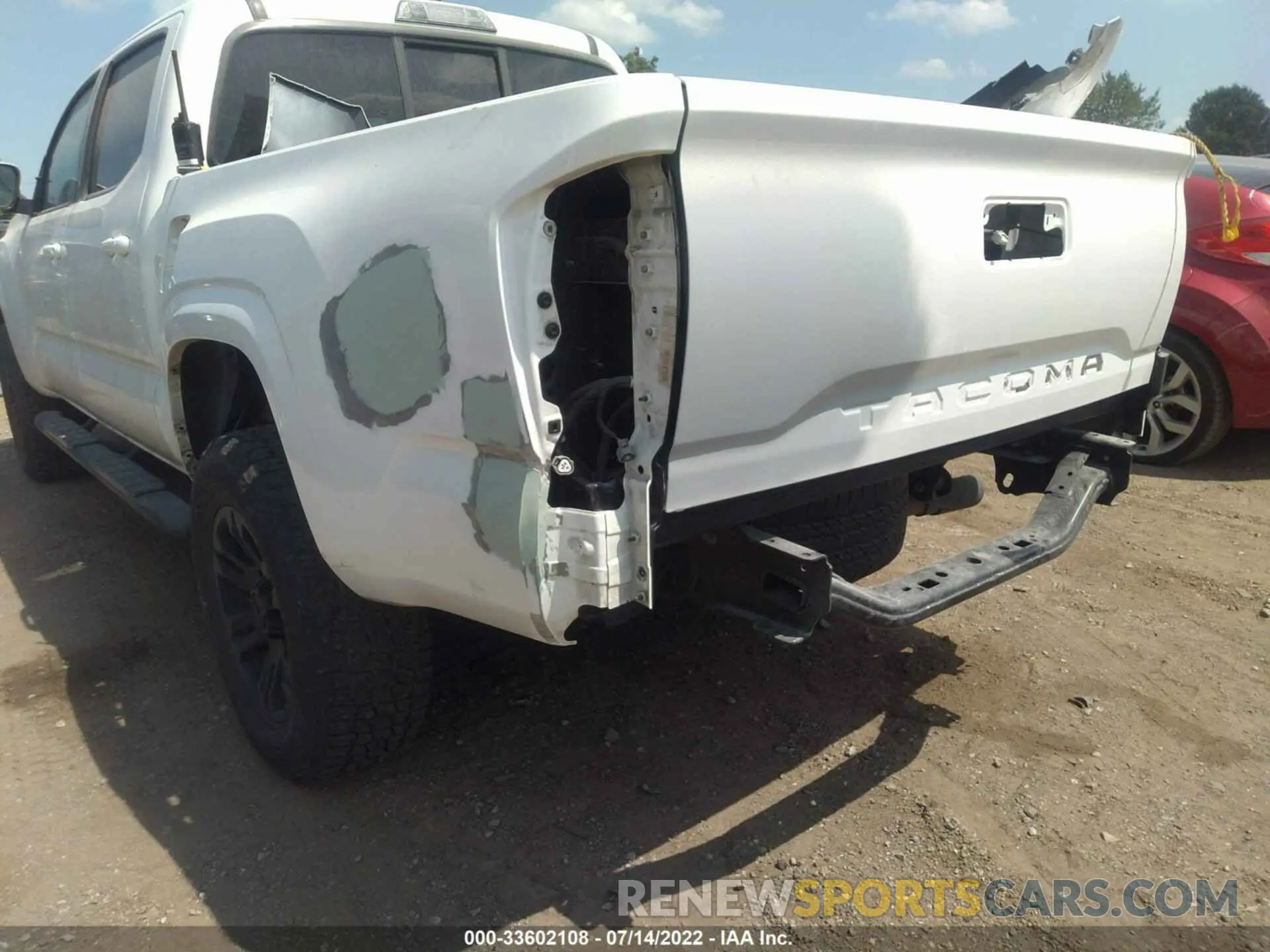 6 Photograph of a damaged car 5TFAX5GN8LX184520 TOYOTA TACOMA 2WD 2020
