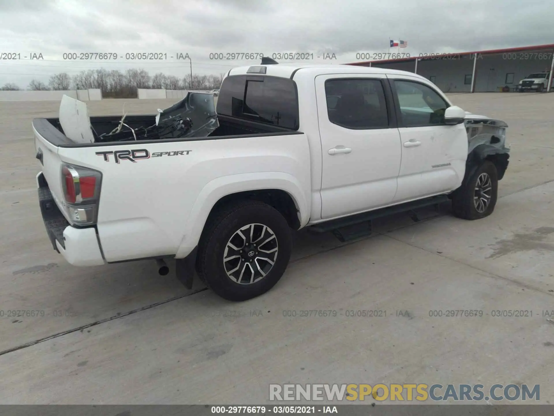 4 Photograph of a damaged car 5TFAZ5CN0LX092804 TOYOTA TACOMA 2WD 2020