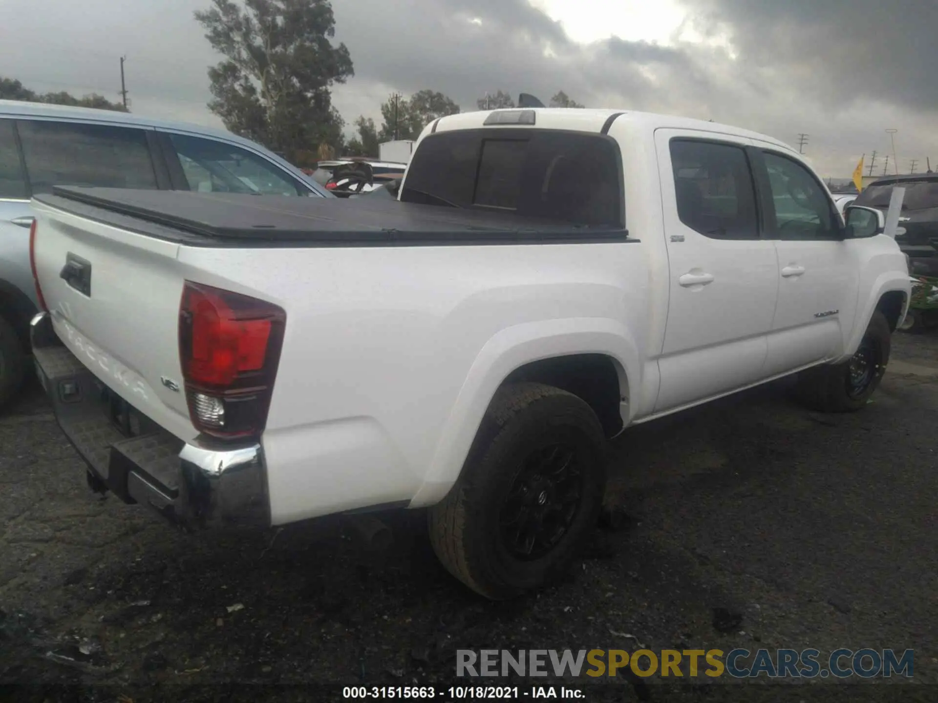 4 Photograph of a damaged car 3TMAZ5CNXMM155656 TOYOTA TACOMA 2WD 2021