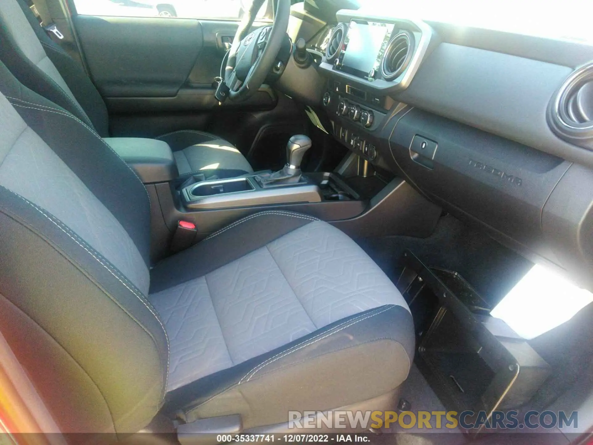 5 Фотография поврежденного автомобиля 5TFAZ5CN5MX112532 TOYOTA TACOMA 2WD 2021