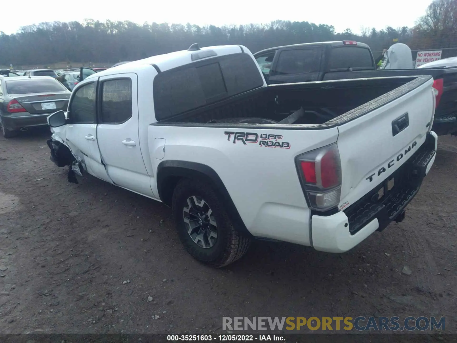 3 Photograph of a damaged car 3TMAZ5CN0NM184455 TOYOTA TACOMA 2WD 2022