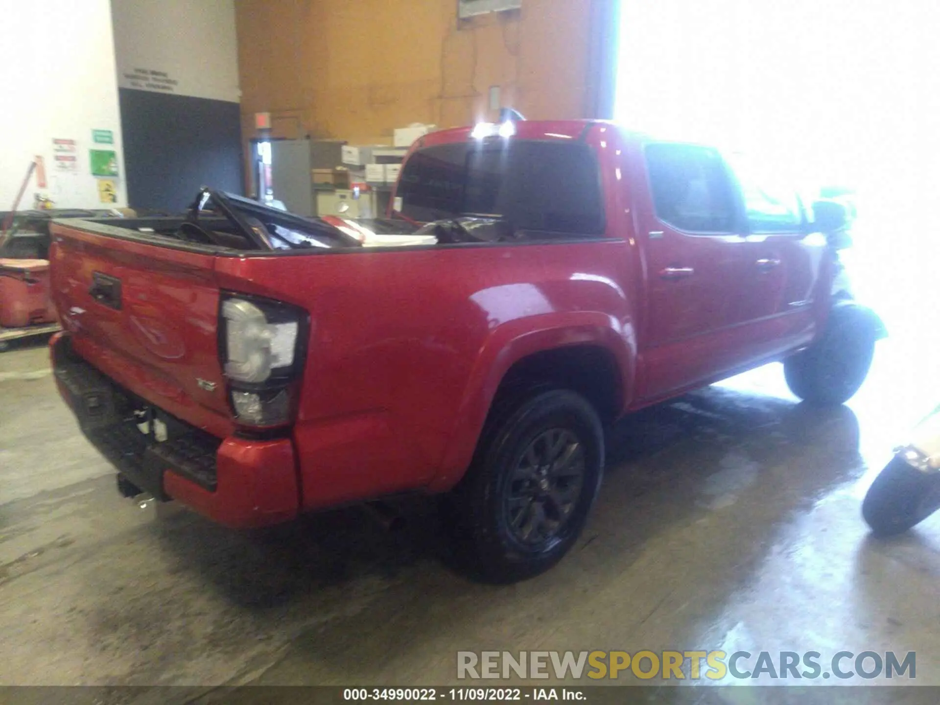 4 Photograph of a damaged car 3TMAZ5CN6NM187120 TOYOTA TACOMA 2WD 2022