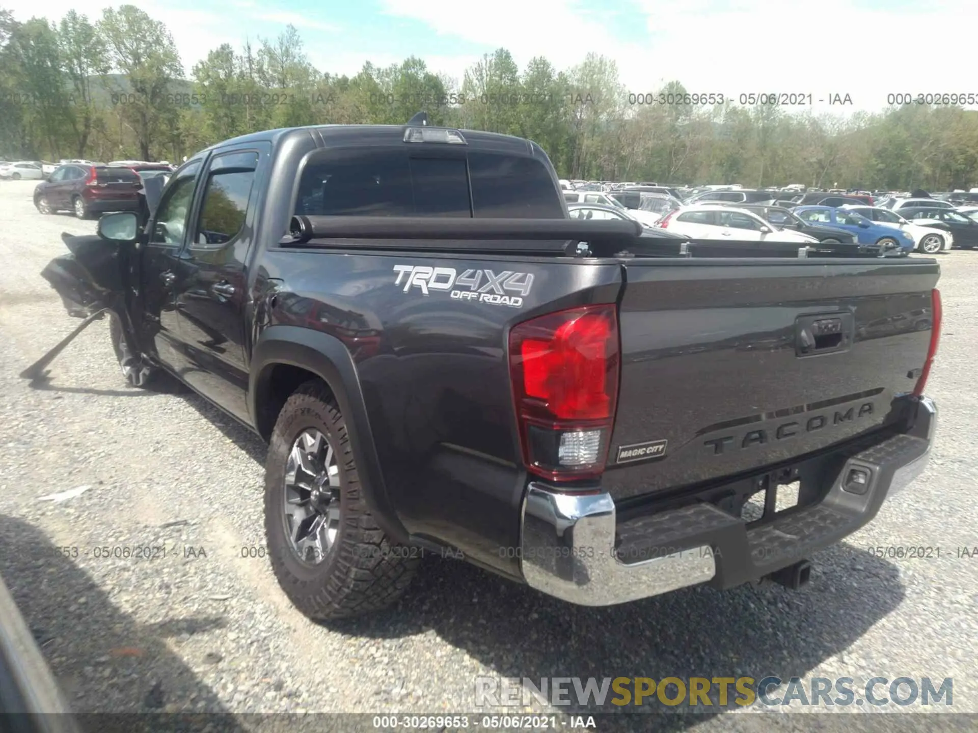 3 Photograph of a damaged car 3TMCZ5AN0KM192546 TOYOTA TACOMA 4WD 2019