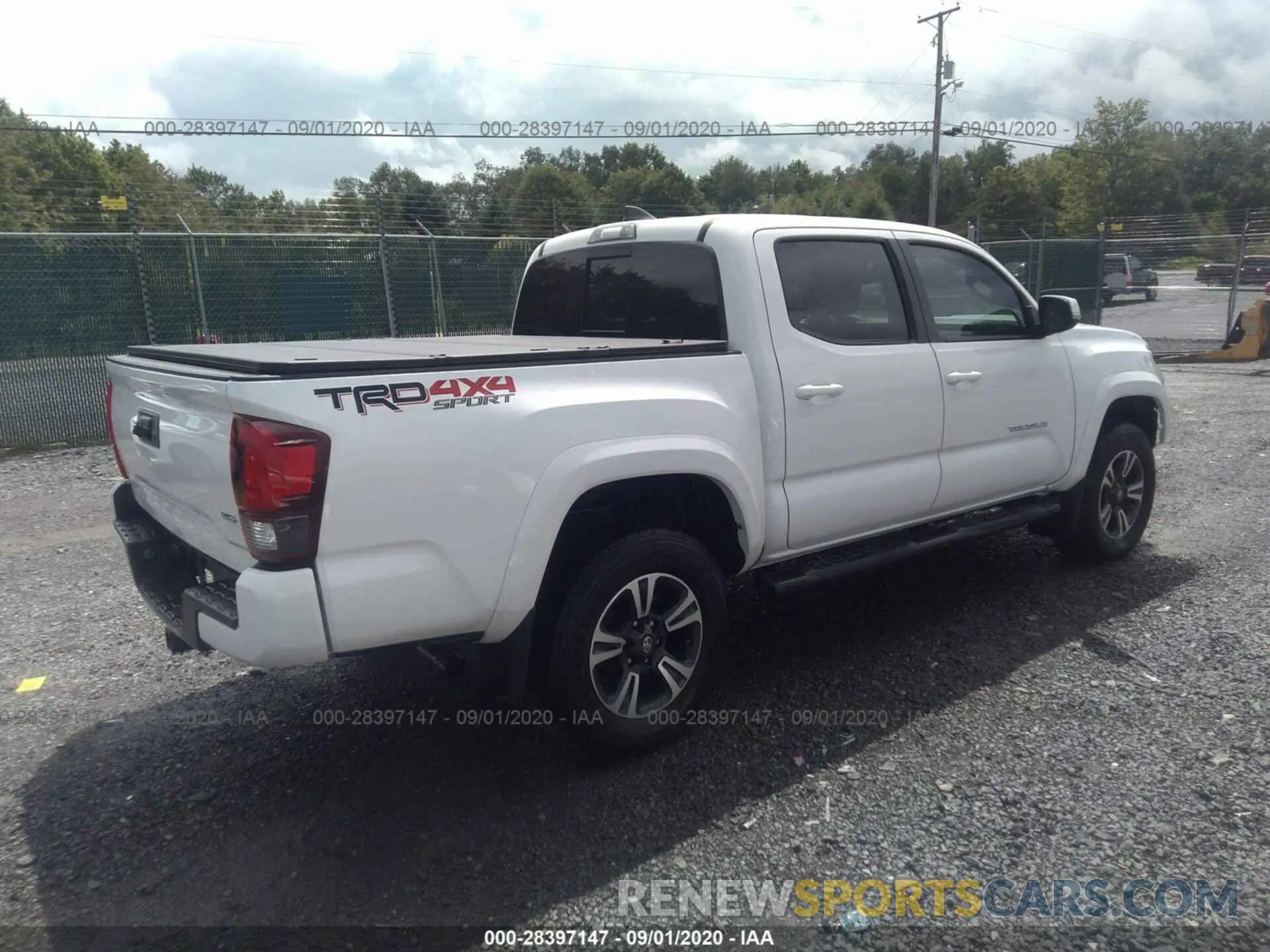 4 Photograph of a damaged car 3TMCZ5AN3KM191584 TOYOTA TACOMA 4WD 2019