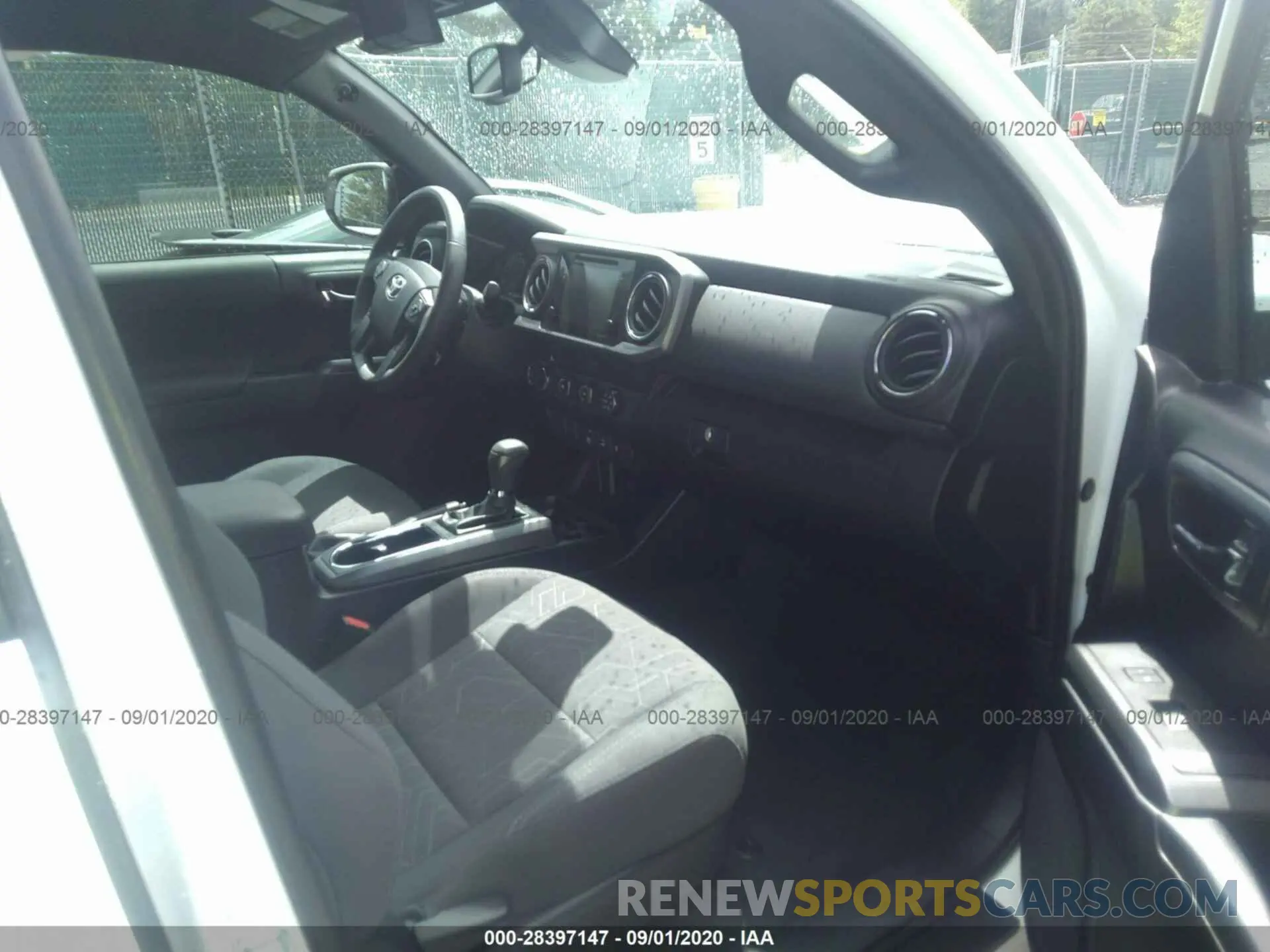 5 Photograph of a damaged car 3TMCZ5AN3KM191584 TOYOTA TACOMA 4WD 2019