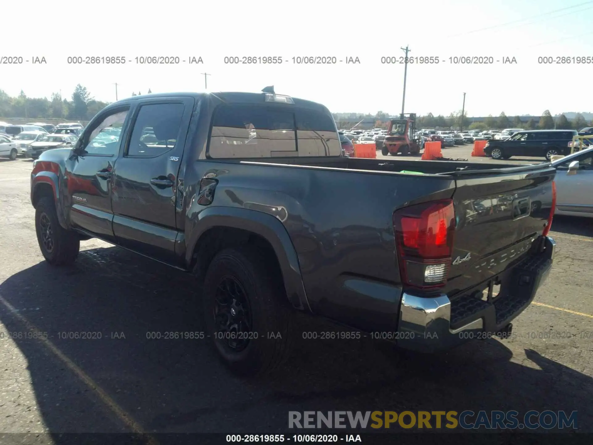 3 Photograph of a damaged car 3TMCZ5AN3KM264663 TOYOTA TACOMA 4WD 2019