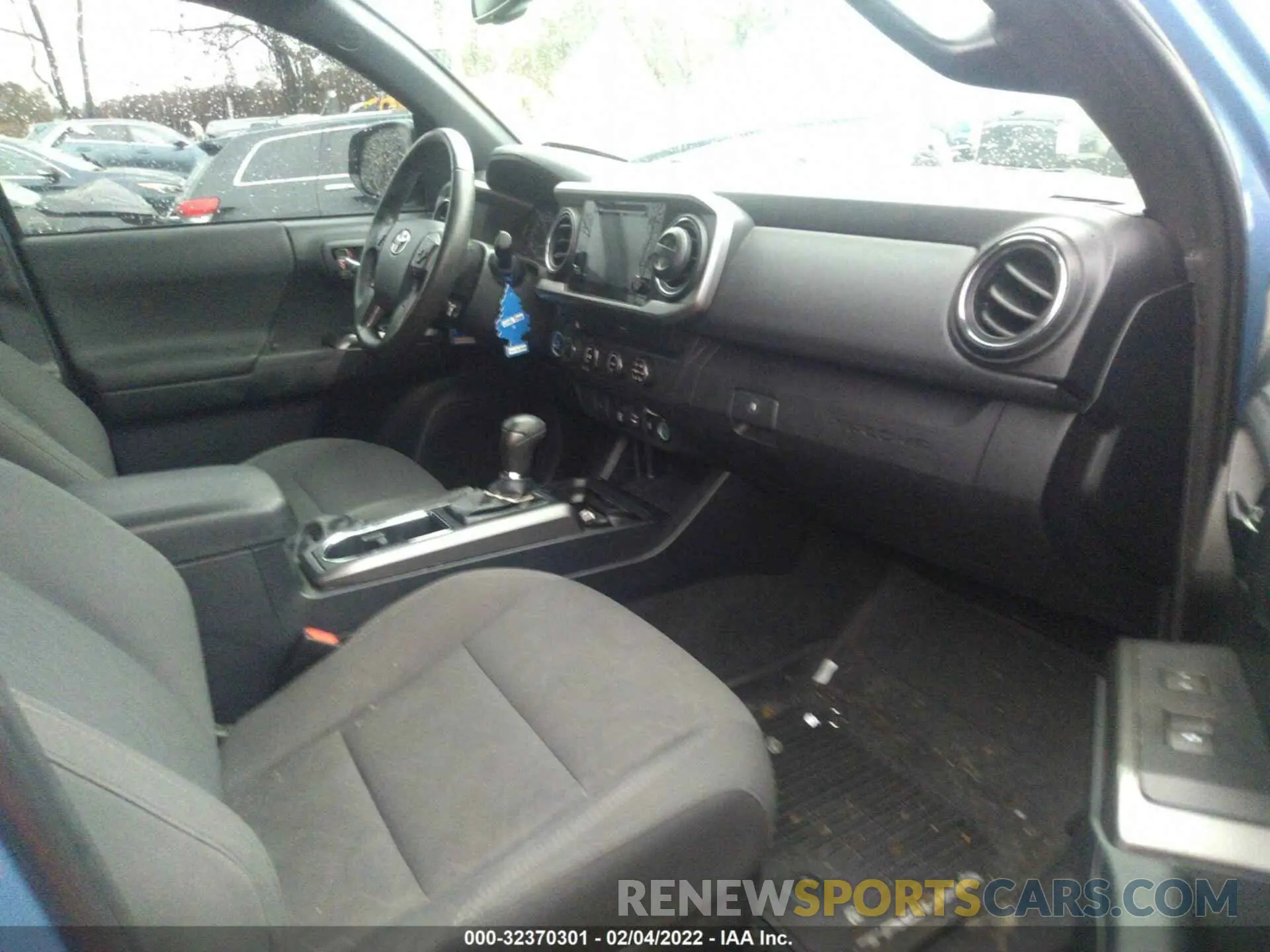 5 Photograph of a damaged car 3TMCZ5AN4KM232031 TOYOTA TACOMA 4WD 2019