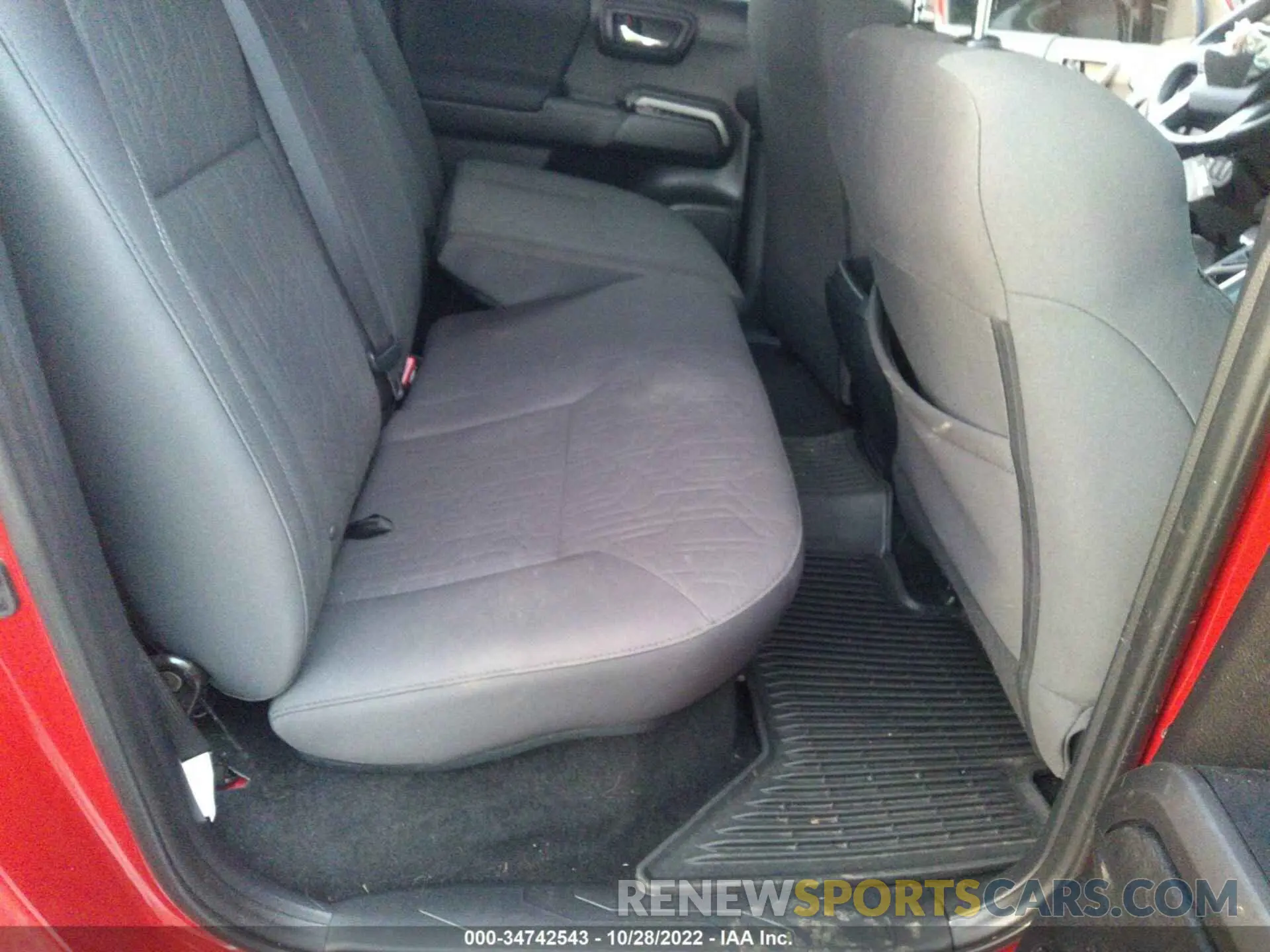 8 Photograph of a damaged car 3TMCZ5AN4KM257995 TOYOTA TACOMA 4WD 2019