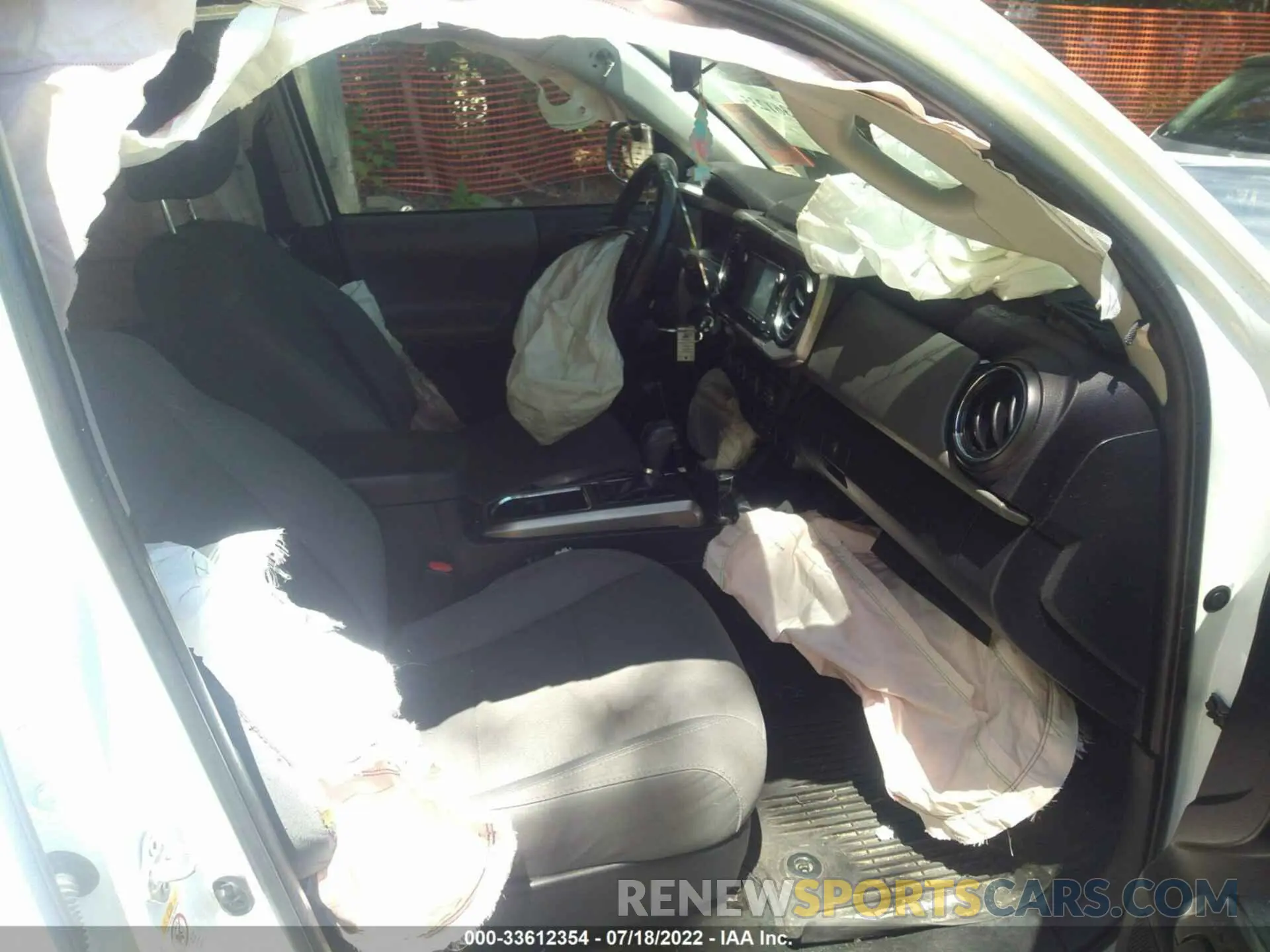 5 Photograph of a damaged car 3TMCZ5AN5KM218493 TOYOTA TACOMA 4WD 2019