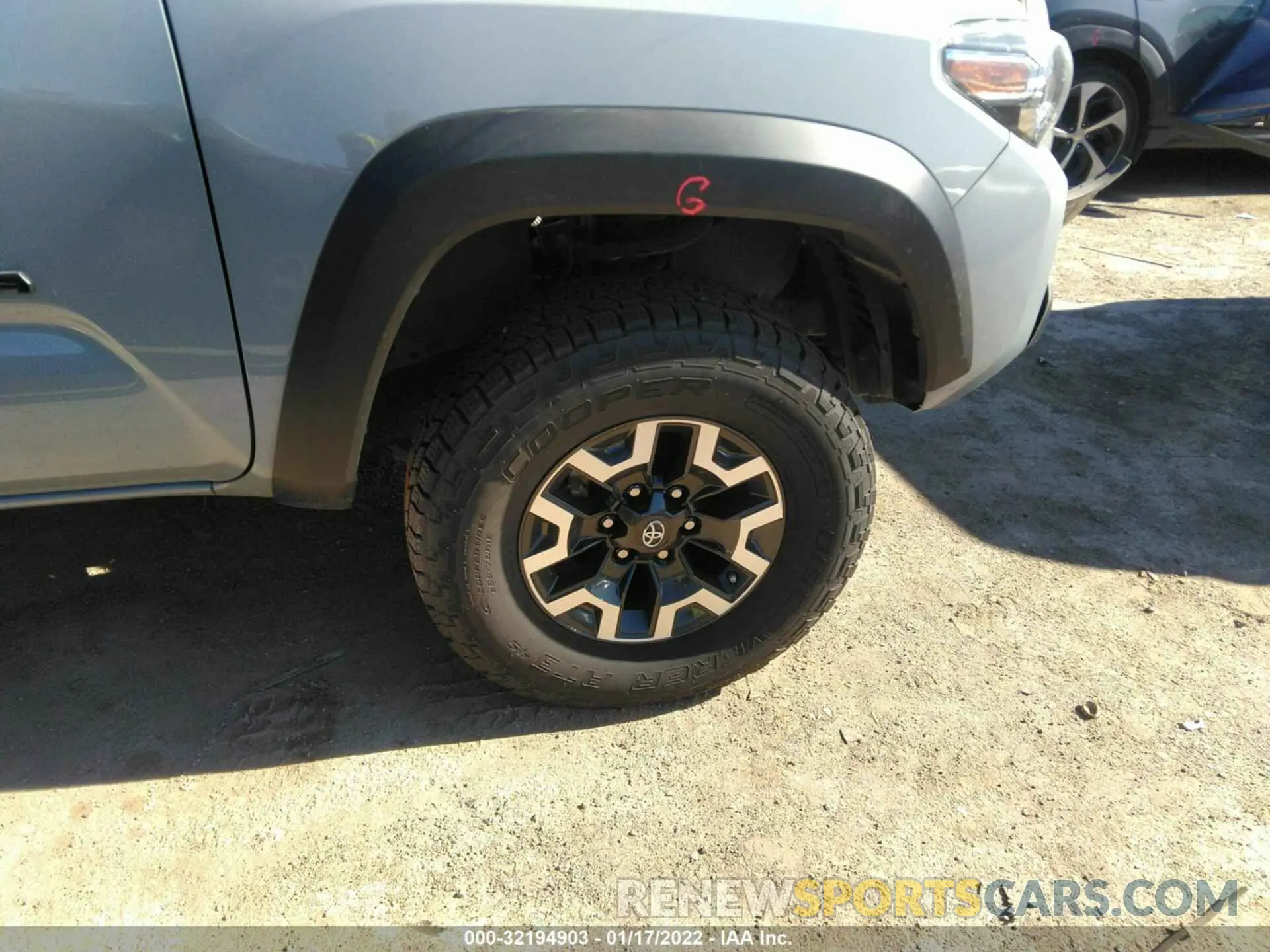 15 Photograph of a damaged car 3TMCZ5AN5KM227811 TOYOTA TACOMA 4WD 2019