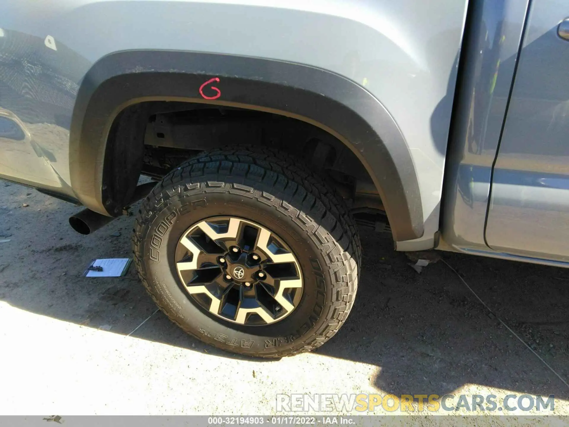 16 Photograph of a damaged car 3TMCZ5AN5KM227811 TOYOTA TACOMA 4WD 2019