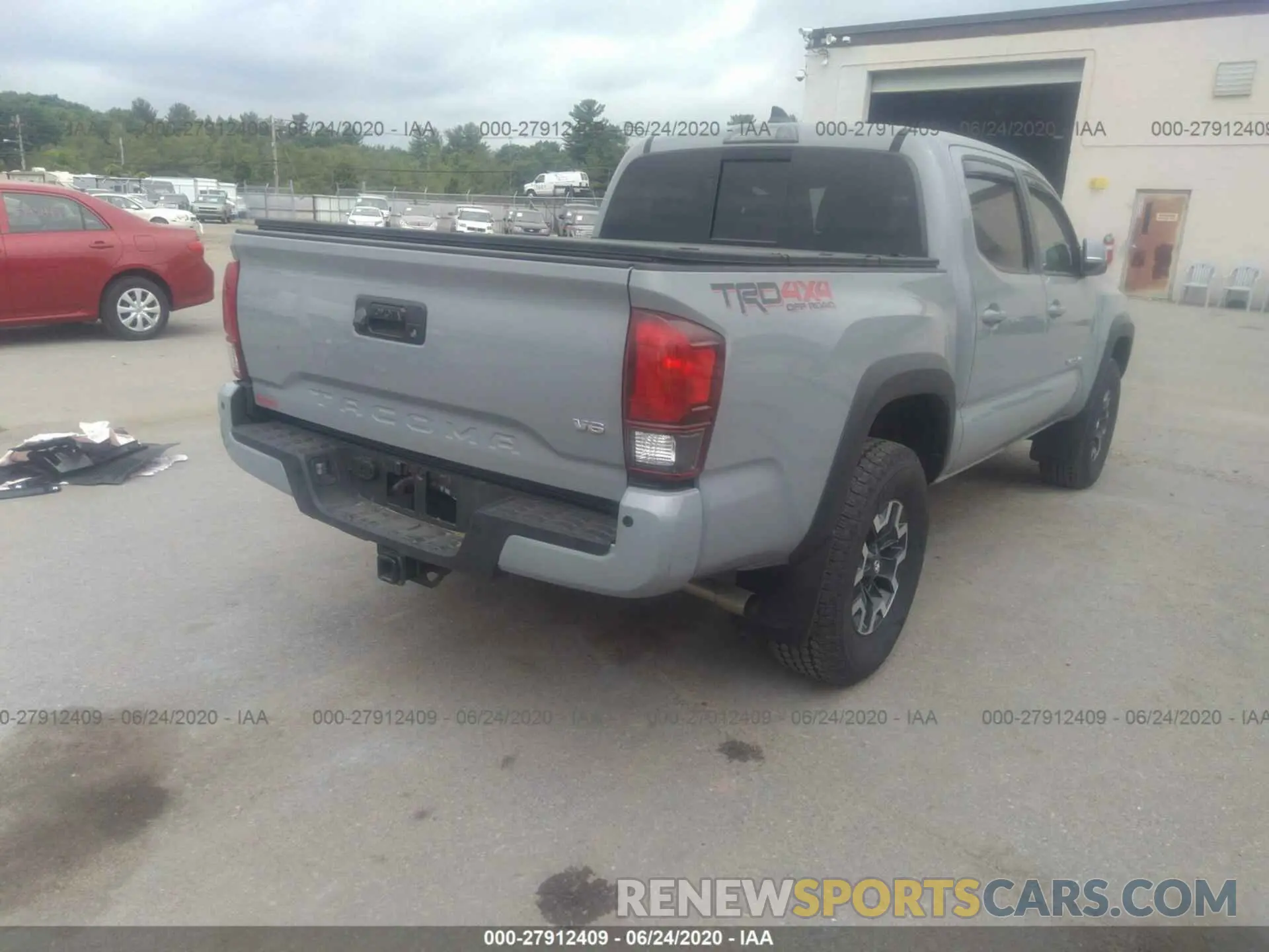 4 Photograph of a damaged car 3TMCZ5AN5KM235018 TOYOTA TACOMA 4WD 2019
