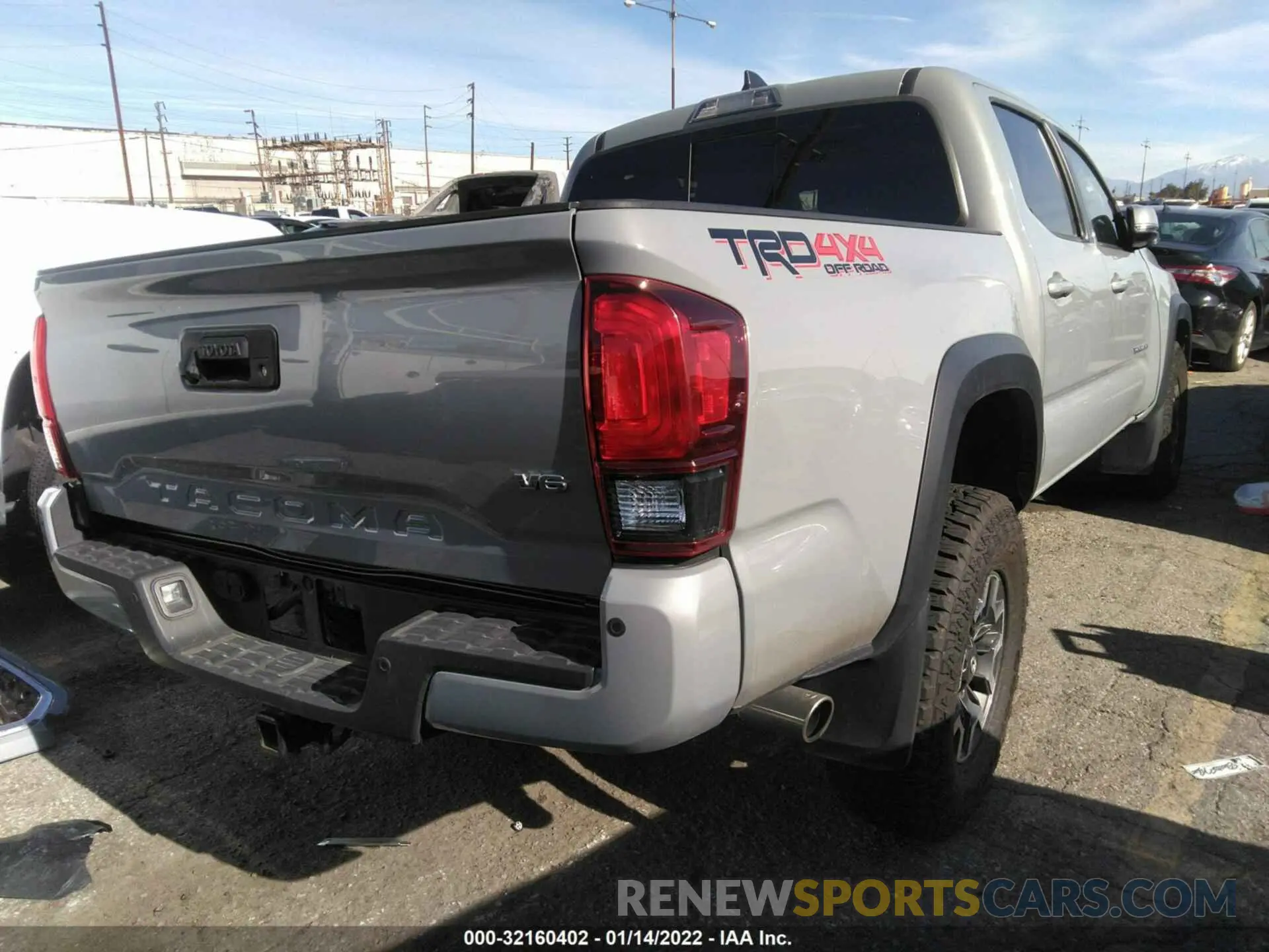 4 Photograph of a damaged car 3TMCZ5AN8KM258910 TOYOTA TACOMA 4WD 2019