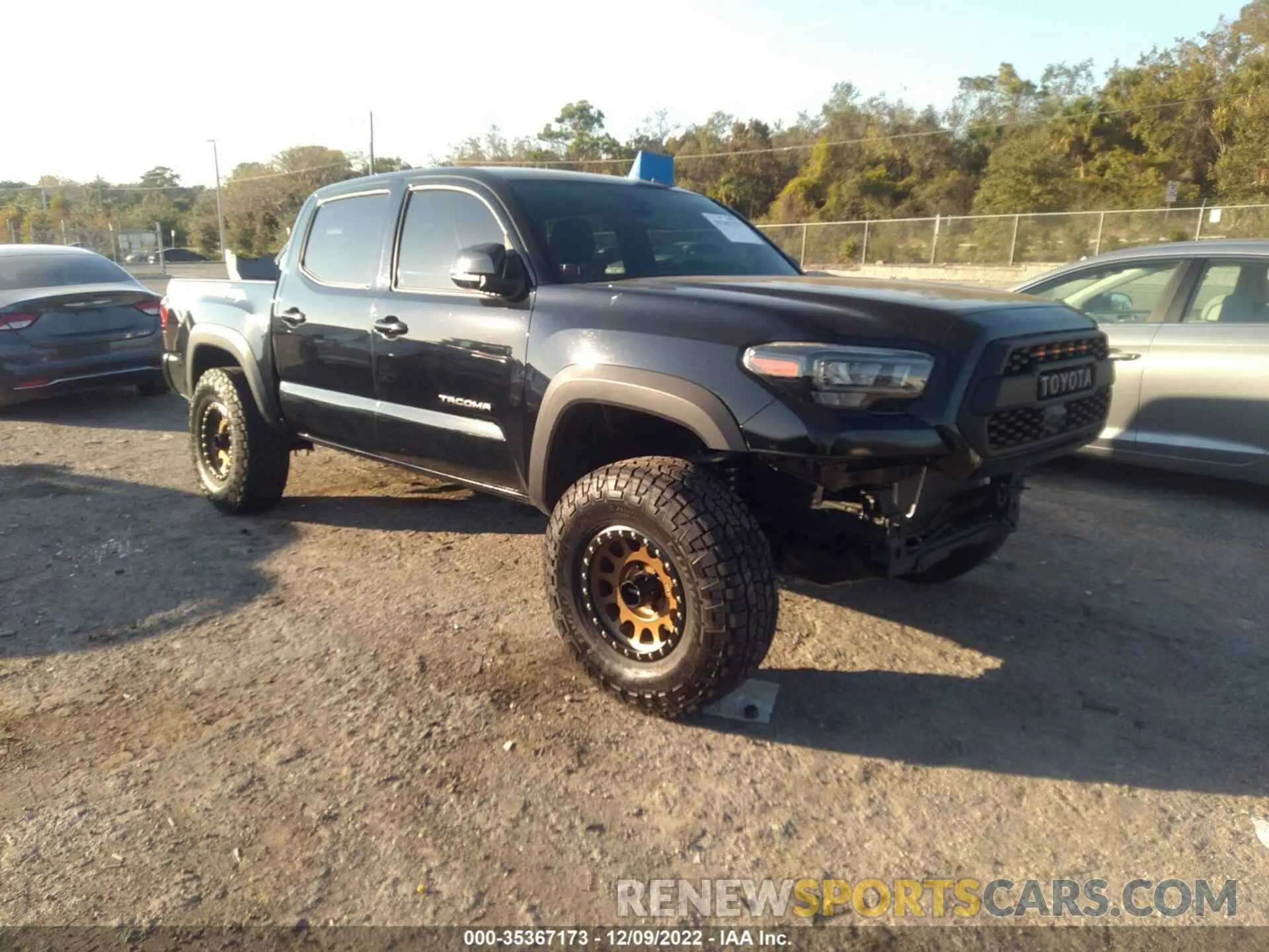 1 Photograph of a damaged car 3TMCZ5AN8KM279689 TOYOTA TACOMA 4WD 2019