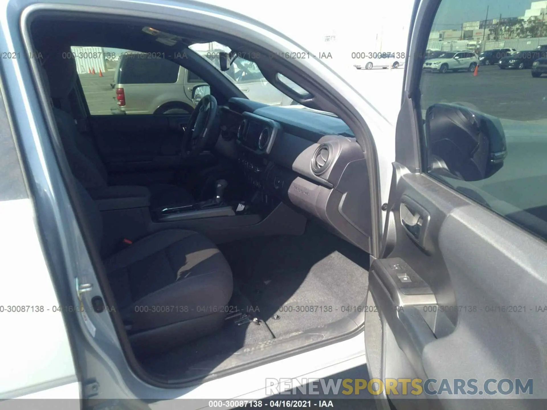 5 Photograph of a damaged car 3TMDZ5BN4KM073532 TOYOTA TACOMA 4WD 2019