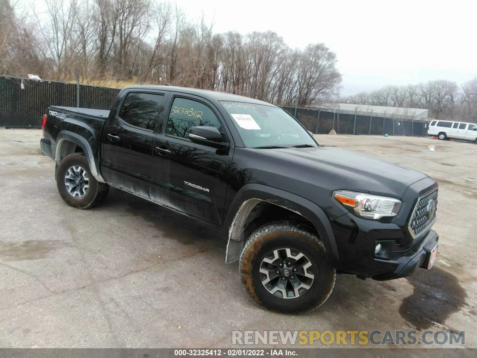 1 Фотография поврежденного автомобиля 5TFCZ5AN0KX172078 TOYOTA TACOMA 4WD 2019