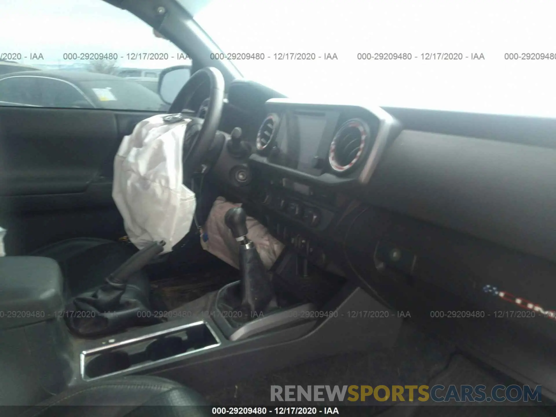 5 Photograph of a damaged car 5TFCZ5AN2KX183454 TOYOTA TACOMA 4WD 2019