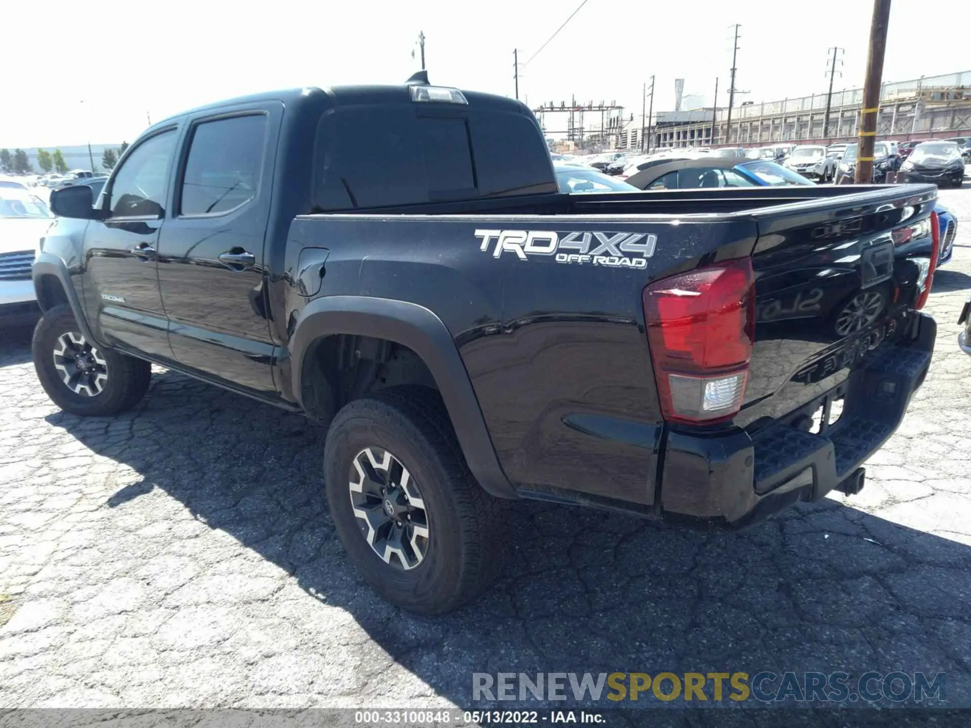 3 Фотография поврежденного автомобиля 5TFCZ5AN2KX196950 TOYOTA TACOMA 4WD 2019
