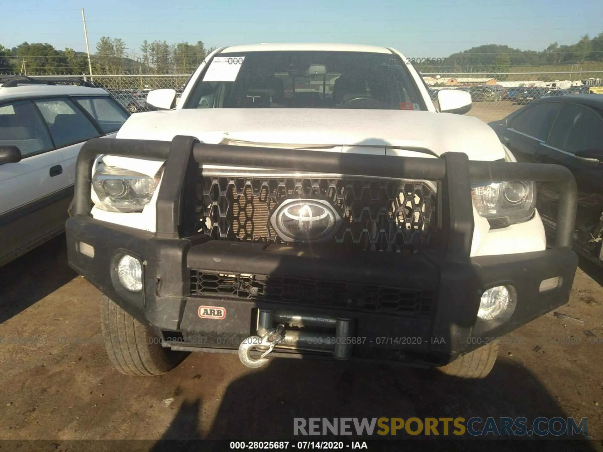 6 Photograph of a damaged car 5TFCZ5AN5KX190480 TOYOTA TACOMA 4WD 2019