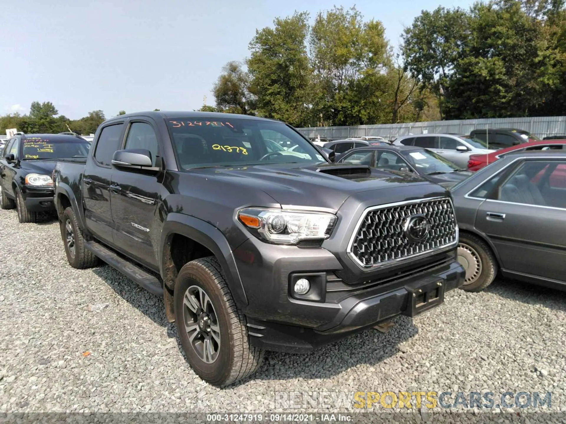 1 Фотография поврежденного автомобиля 5TFCZ5AN5KX202496 TOYOTA TACOMA 4WD 2019