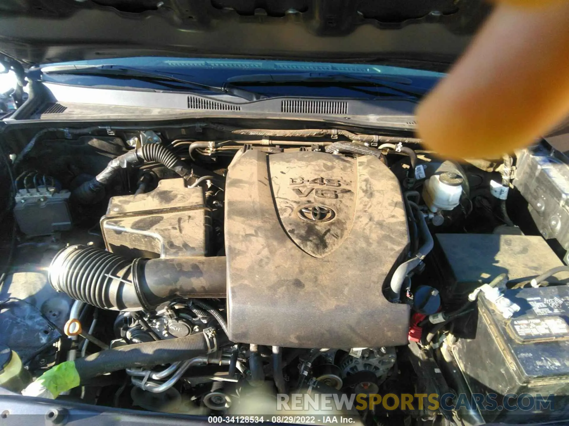 10 Photograph of a damaged car 5TFSZ5ANXKX172830 TOYOTA TACOMA 4WD 2019