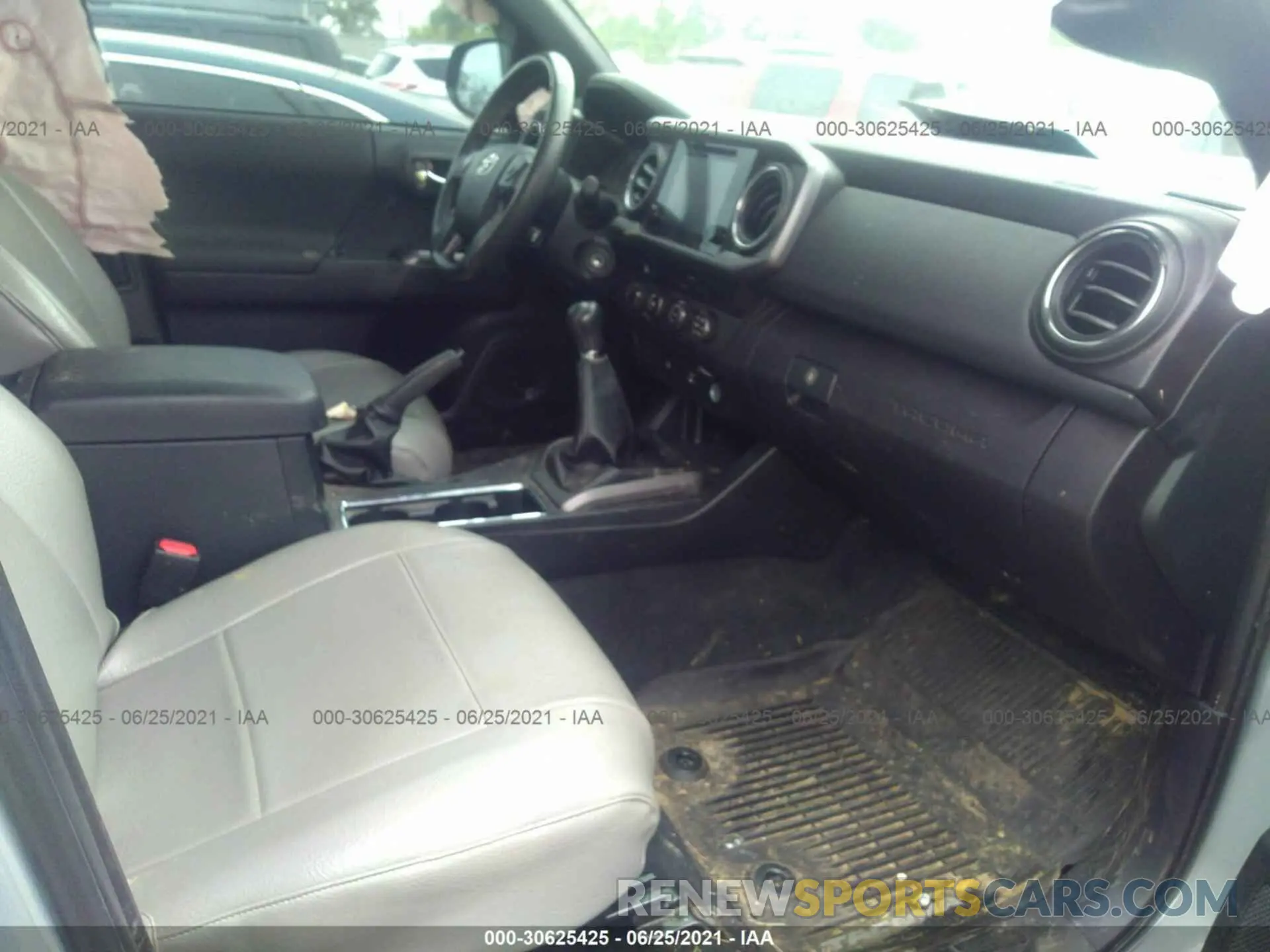 5 Photograph of a damaged car 5TFSZ5ANXKX174934 TOYOTA TACOMA 4WD 2019