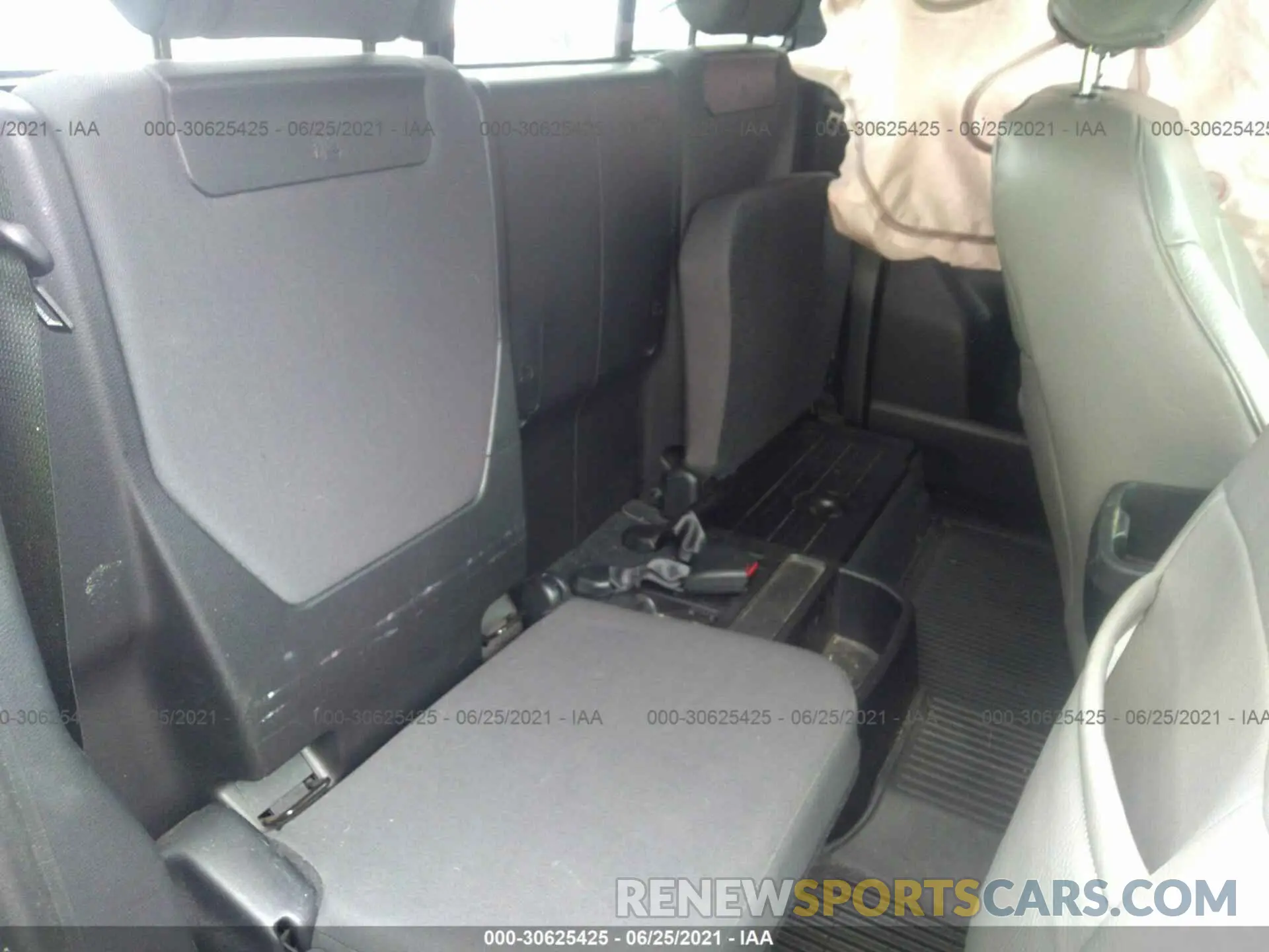 8 Photograph of a damaged car 5TFSZ5ANXKX174934 TOYOTA TACOMA 4WD 2019